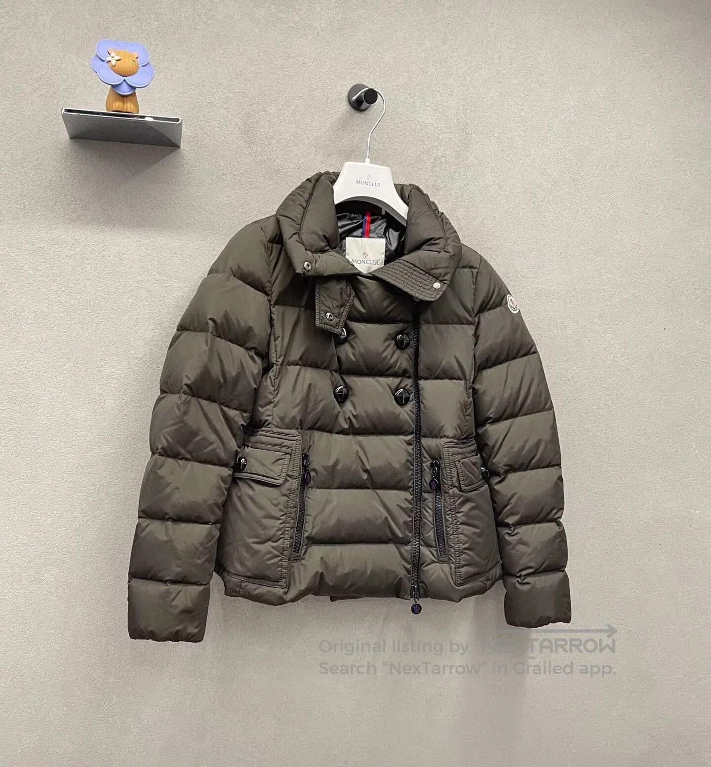 Moncler moncler olive short puffer jacket size 1. Size US S / EU 44-46 / 1 - 3 Thumbnail