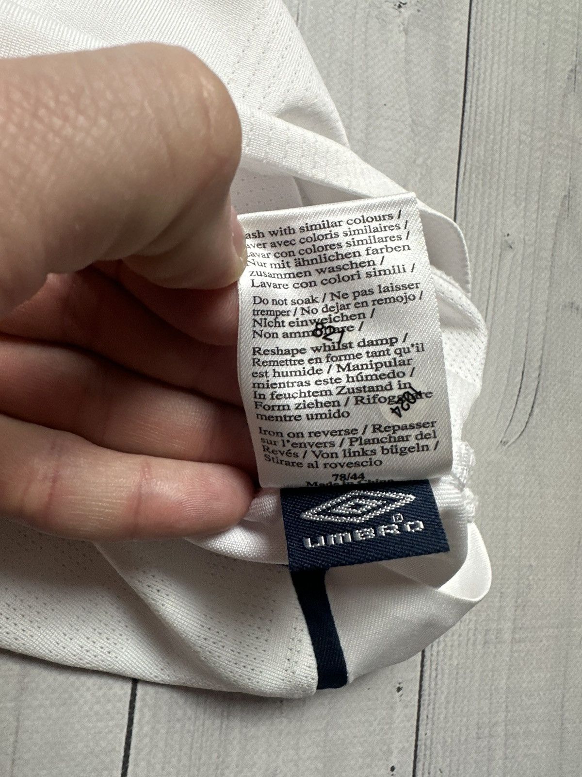 Umbro × Vintage Vintage Umbro England soccer jersey size XL logo Size US XL / EU 56 / 4 - 11 Thumbnail