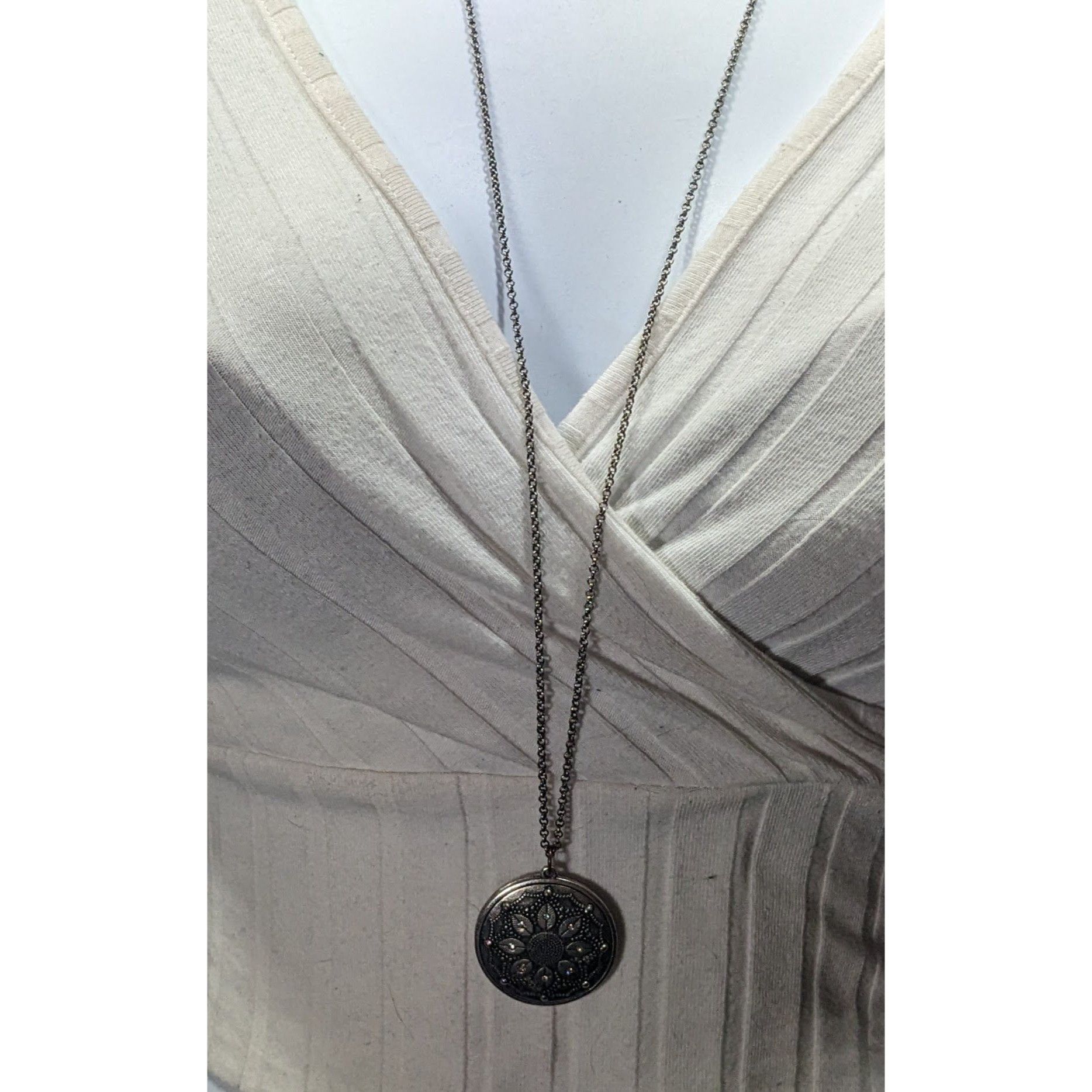 American Eagle Outfitters Bohemian Vintage Y2K AEO Floral Engraved Silver Tone Pendant Size ONE SIZE - 5 Thumbnail