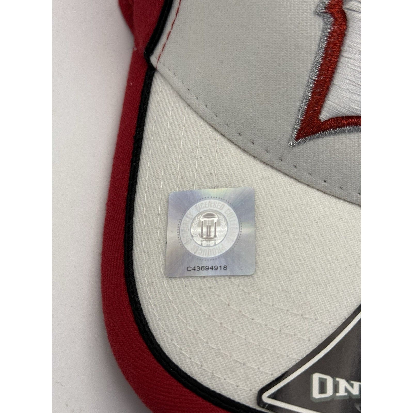 Top Of The World Wisconsin Badgers Brian Butch 32 Autographed Embroidered Hat Size ONE SIZE - 3 Thumbnail