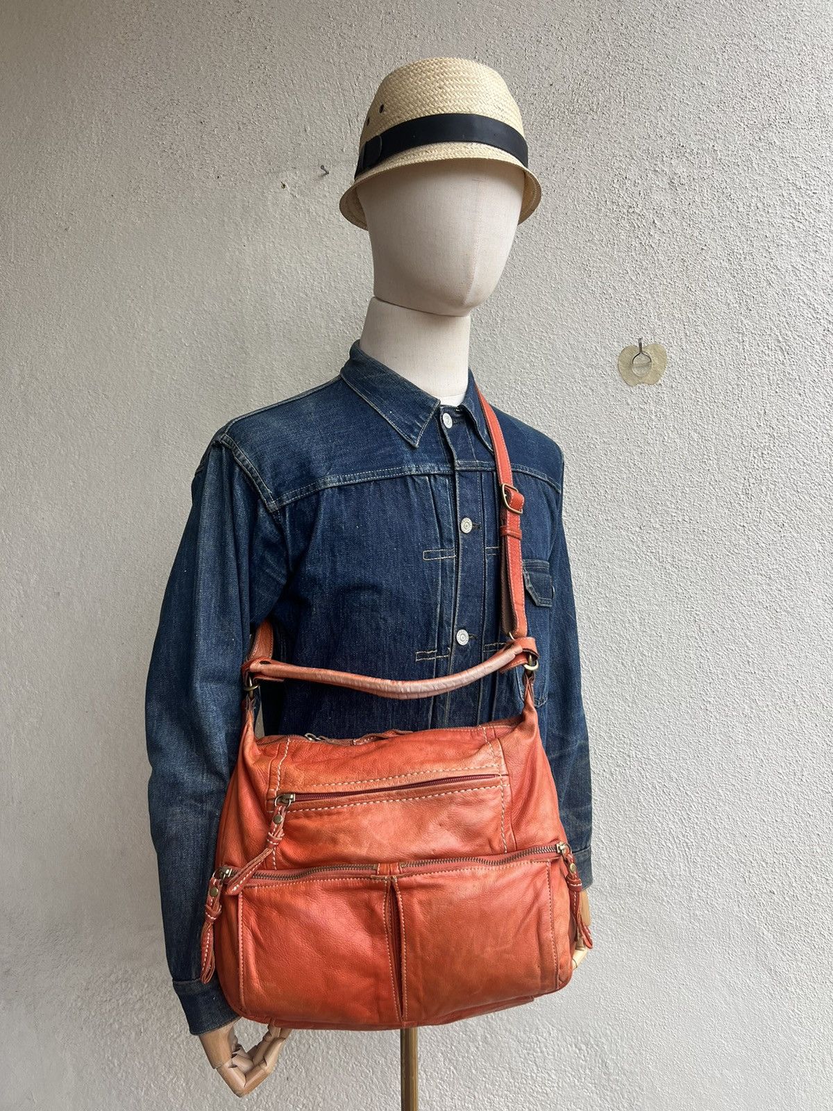 Leather Kissora Japan Sun Faded Patina Leather 2 Way Sling Bag Size ONE SIZE - 2 Thumbnail