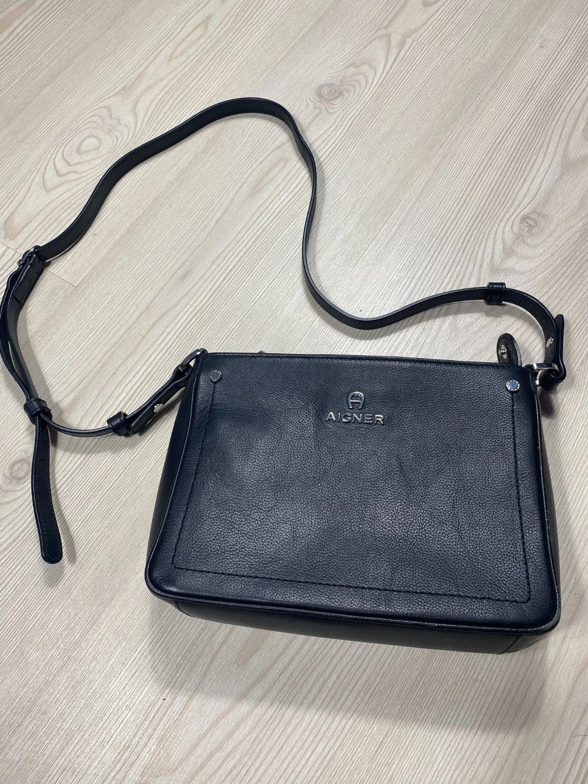 Aigner Aigner Black Leather Crossbody Bag Zip Size ONE SIZE - 1 Thumbnail
