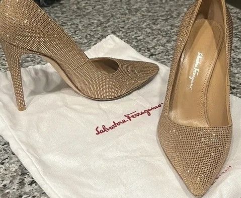 Salvatore Ferragamo o1s1rm0924 Ilary Nude Pump in Golden Size US 5.5 / IT 35.5 - 2 Thumbnail