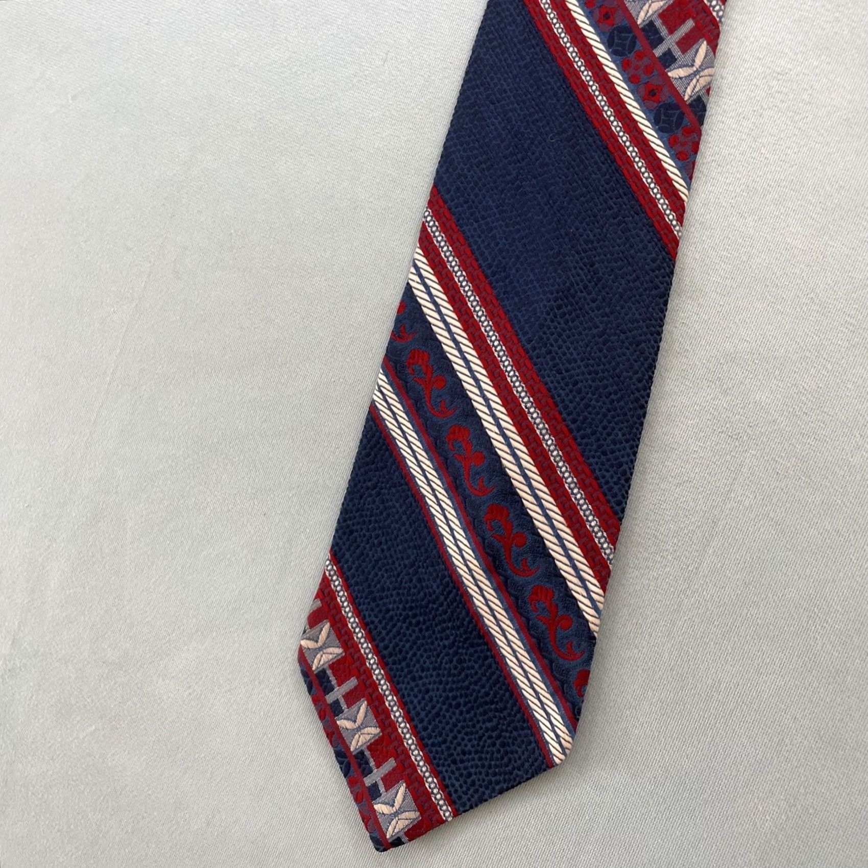 Vintage VINTAGE 1970s Necktie Woven Jacquard Rockabilly Mob Boss Patriot Texture Blue Red White 4" Tie Mens Tie Size ONE SIZE - 2 Thumbnail