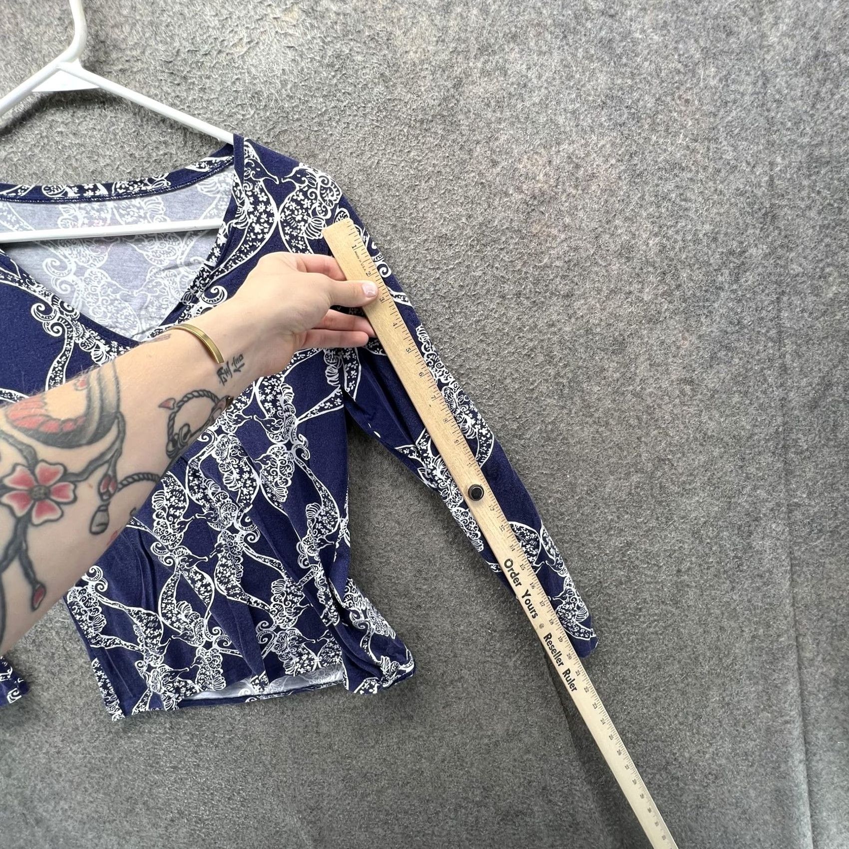 Lilly Pulitzer Lilly Pulitzer Shirt Womens Small Blue Floral V Neck Long Sleeve Jersey Top Size S / US 4 / IT 40 - 6 Thumbnail