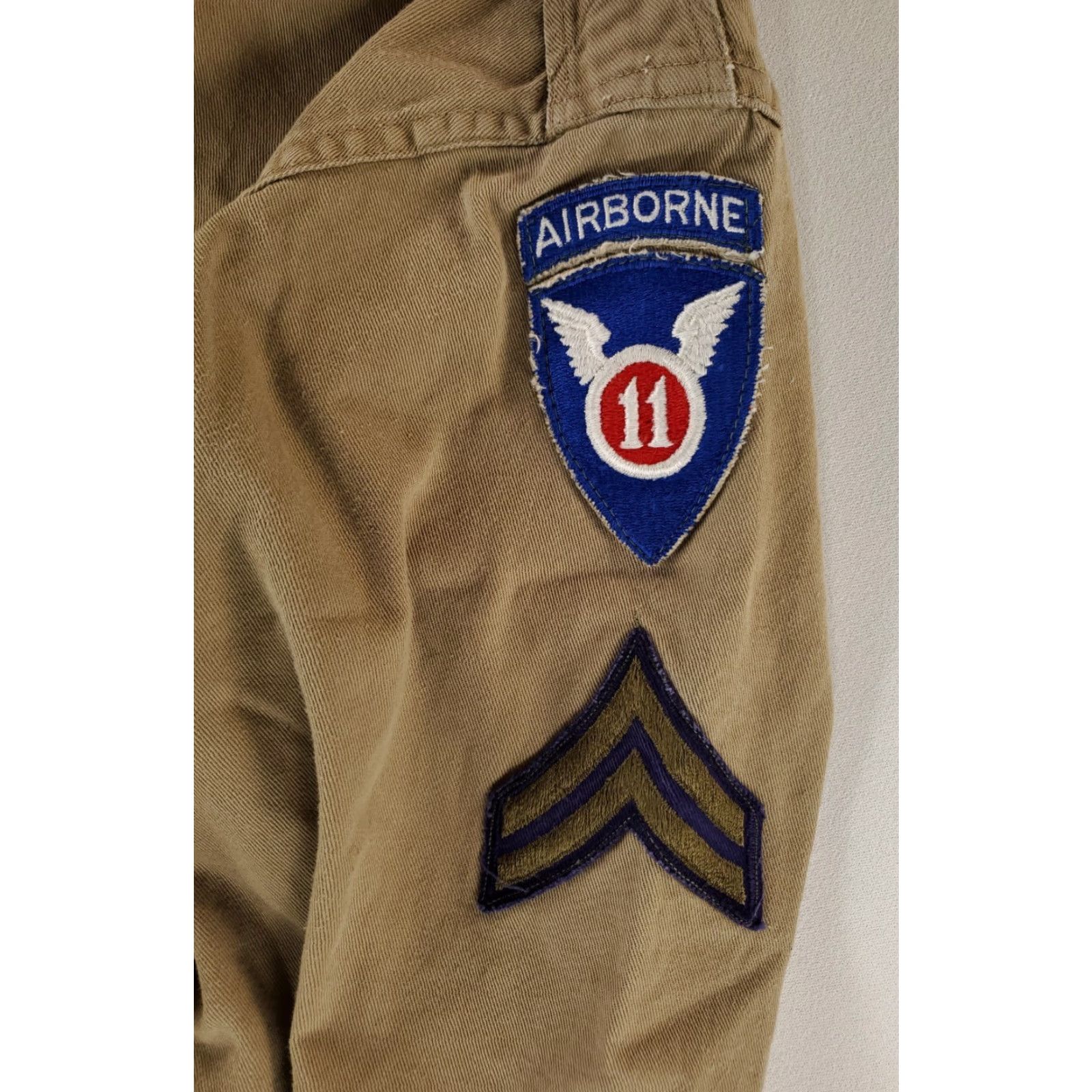 Vintage VINTAGE US Army Shirt Khaki 50s Button Up Airborne 11 Patches Mens L Beige Long Sleeve Size US L / EU 52-54 / 3 - 2 Thumbnail