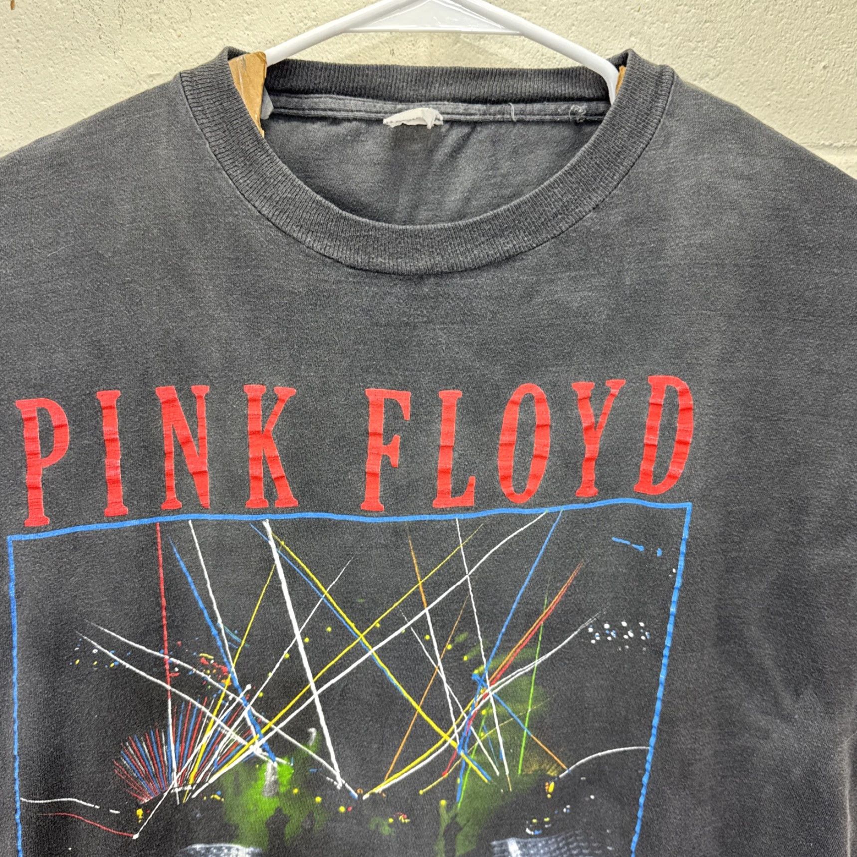 Vintage VINTAGE Pink Floyd 1987 World Tour T-Shirt Black Large Graphic Print Rock 80s Men's Size US L / EU 52-54 / 3 - 7 Thumbnail