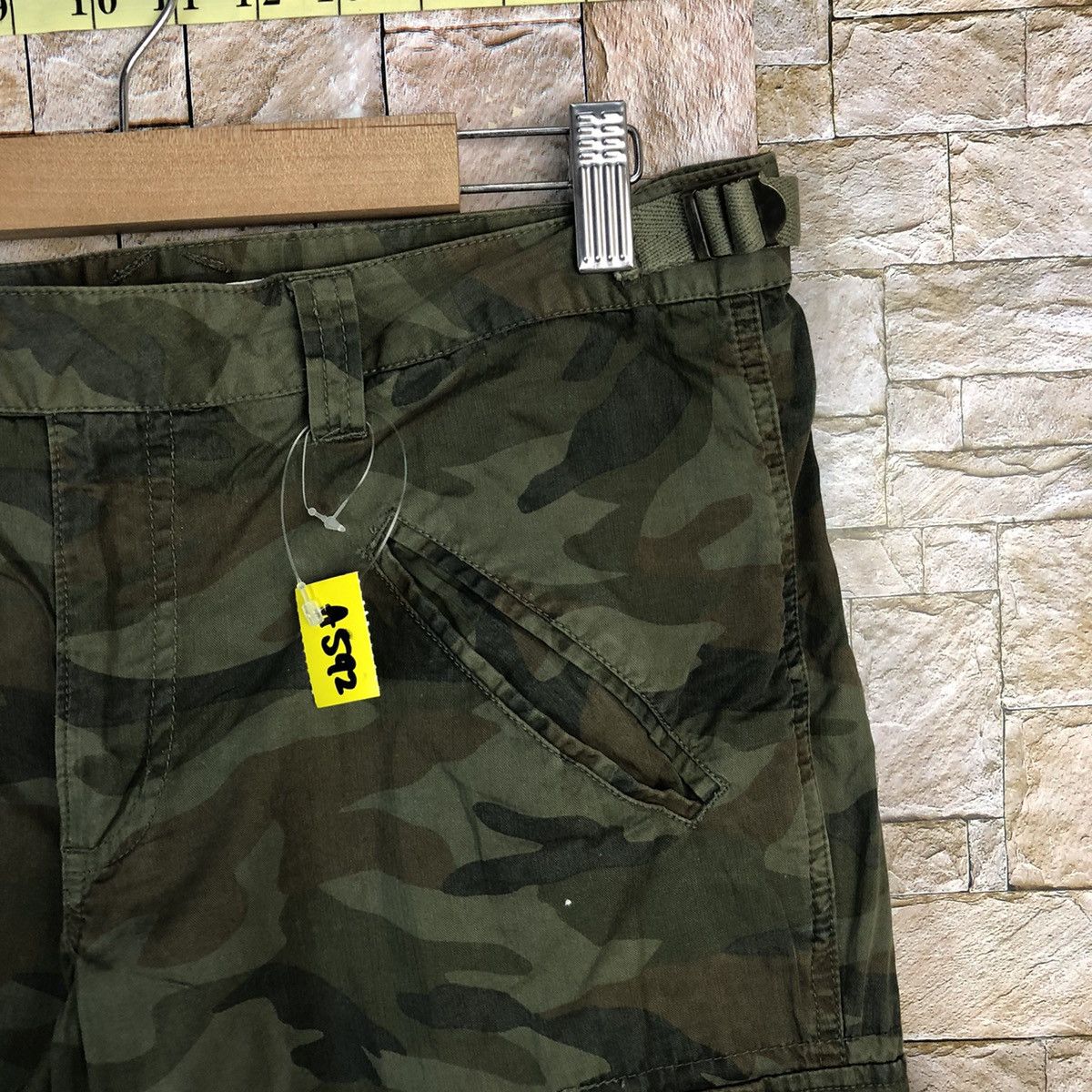 LOWRYS FARM Lowrys Farm Pantera Camo Green Cargo Multipocket Pants #A592 Size US 31 - 8 Thumbnail