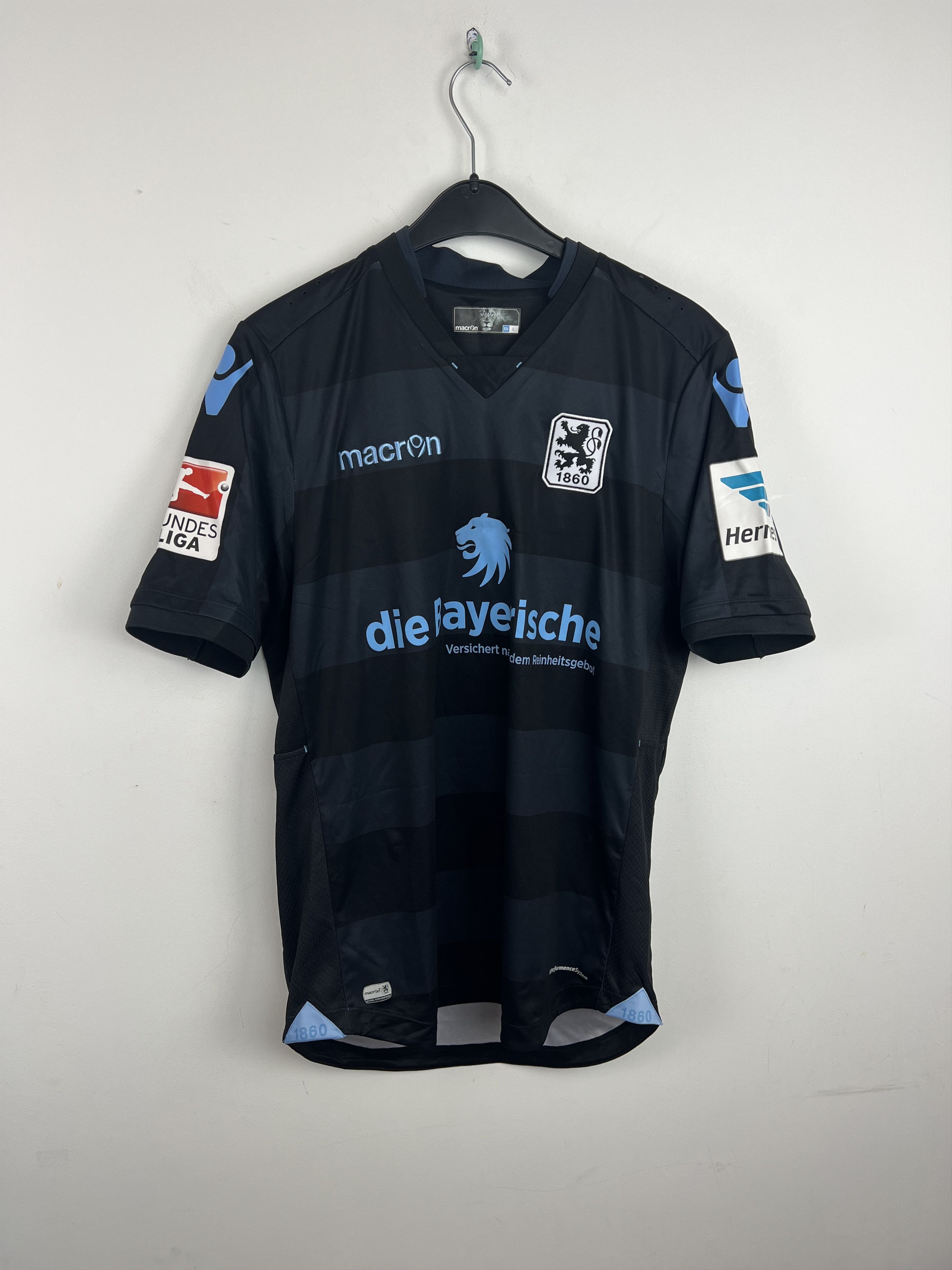 Macron TSV 1860 Munchen 2016-17 Away FOOTBALL Kit SHIRT Size US L / EU 52-54 / 3 - 4 Thumbnail