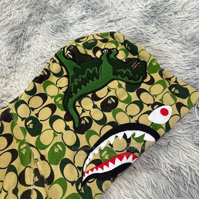 Bape Bape Collaboration Camouflage Shark Hoodie. Size US XL / EU 56 / 4 - 3 Thumbnail