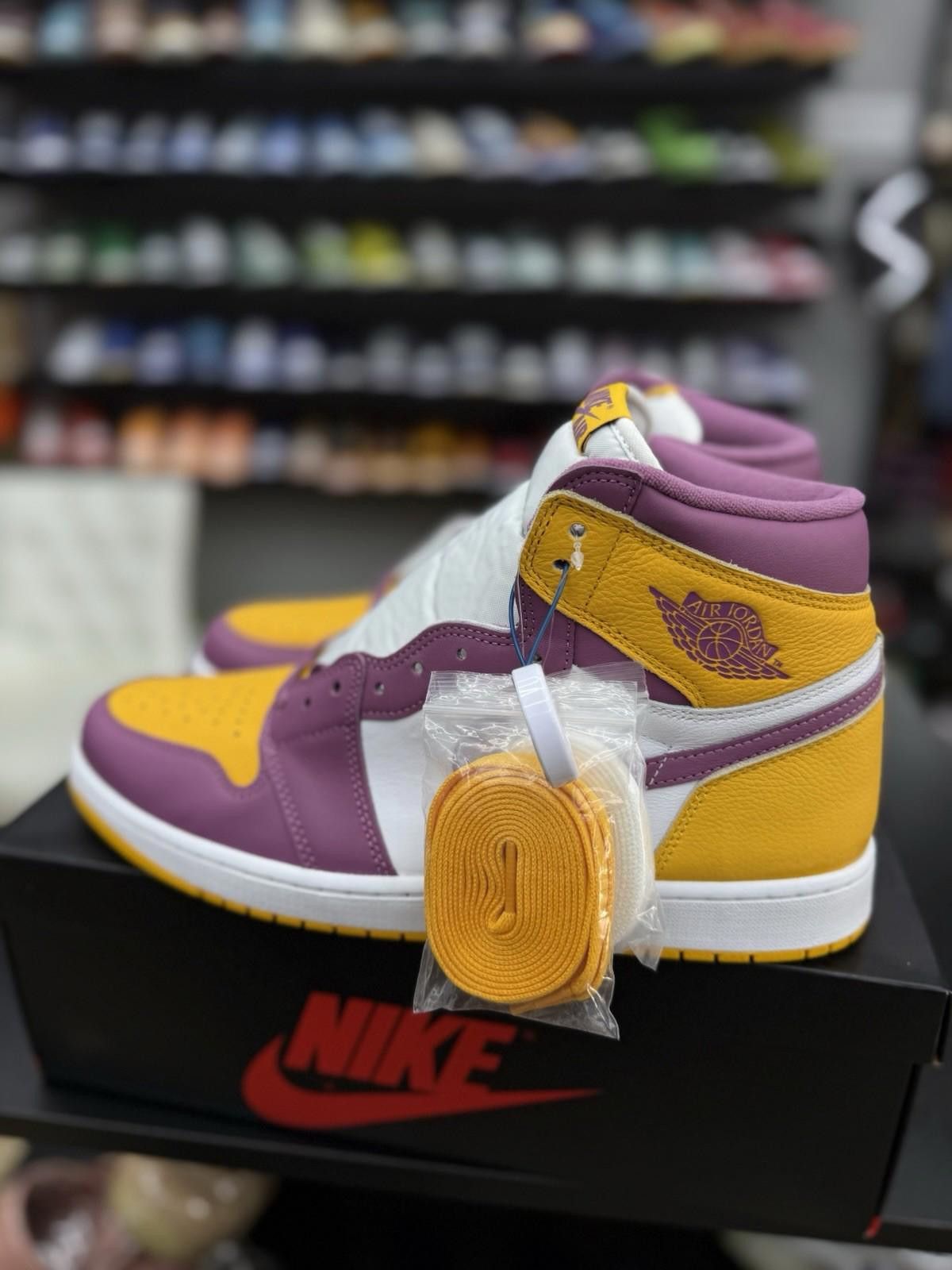 Jordan Brand Jordan 1 Retro High OG Brotherhood 2022 Size 13 BRAND NEW Size US 13 / EU 46 - 6 Thumbnail