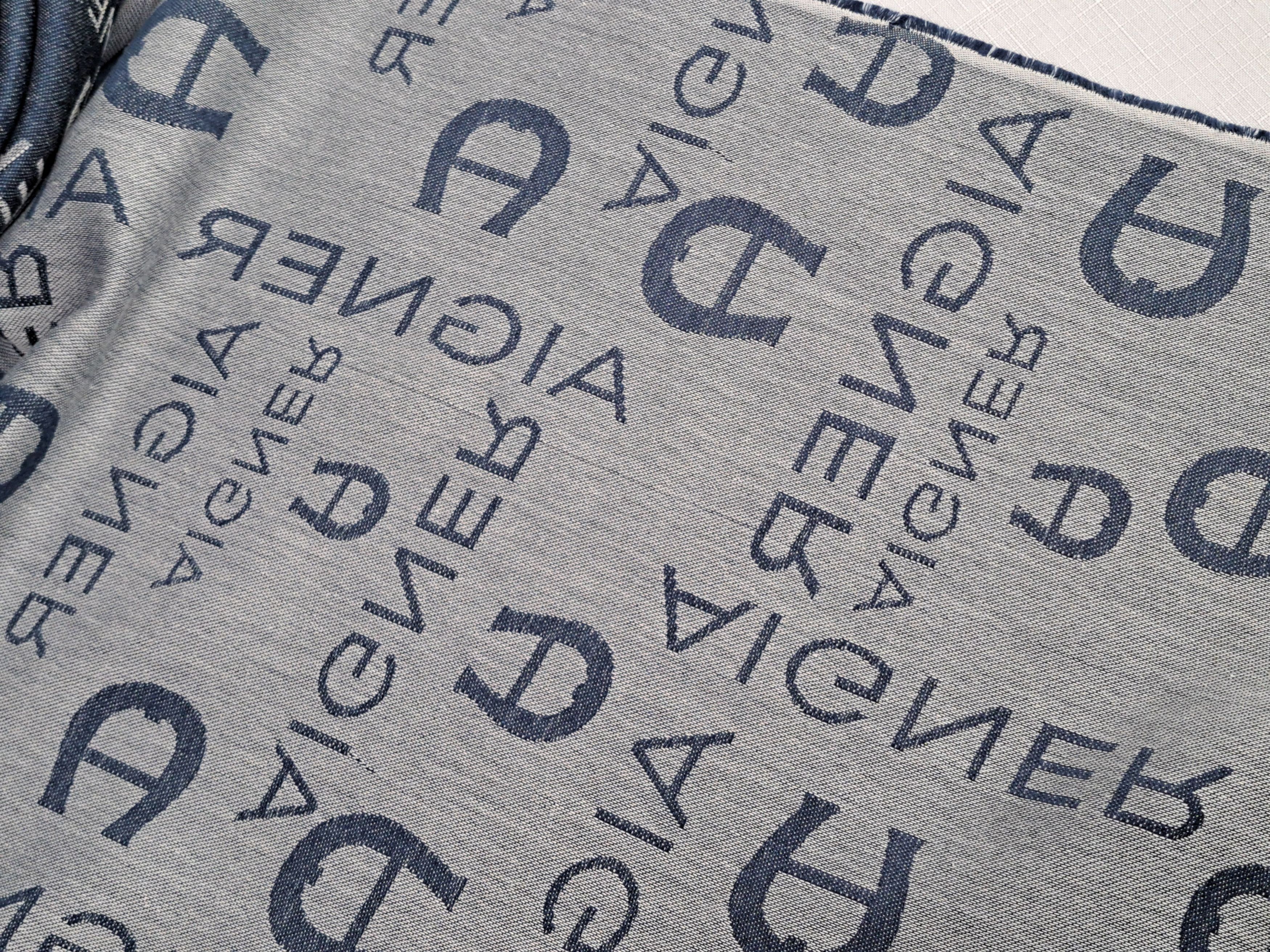 Aigner AIGNER logo collection monogram scarf. Size ONE SIZE - 9 Thumbnail