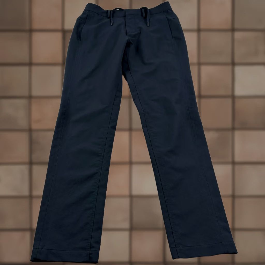 Lululemon Lululemon New Venture Trouse Pants Men 31x32 Blue Chino Preppy Casual Athleisure Slim Tapered Pockets Logo Casual Mens Blue Chino Pants Size US 31 - 1 Thumbnail