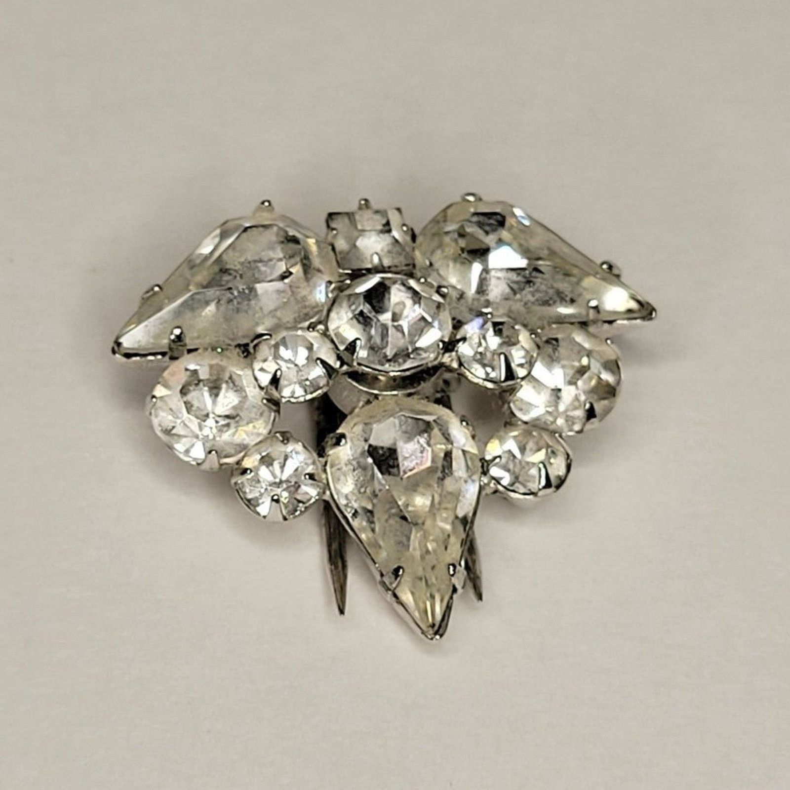 Pieces Uniques Vintage Glass Rhinestone Silver Tone Fur Clip Size ONE SIZE - 1 Thumbnail