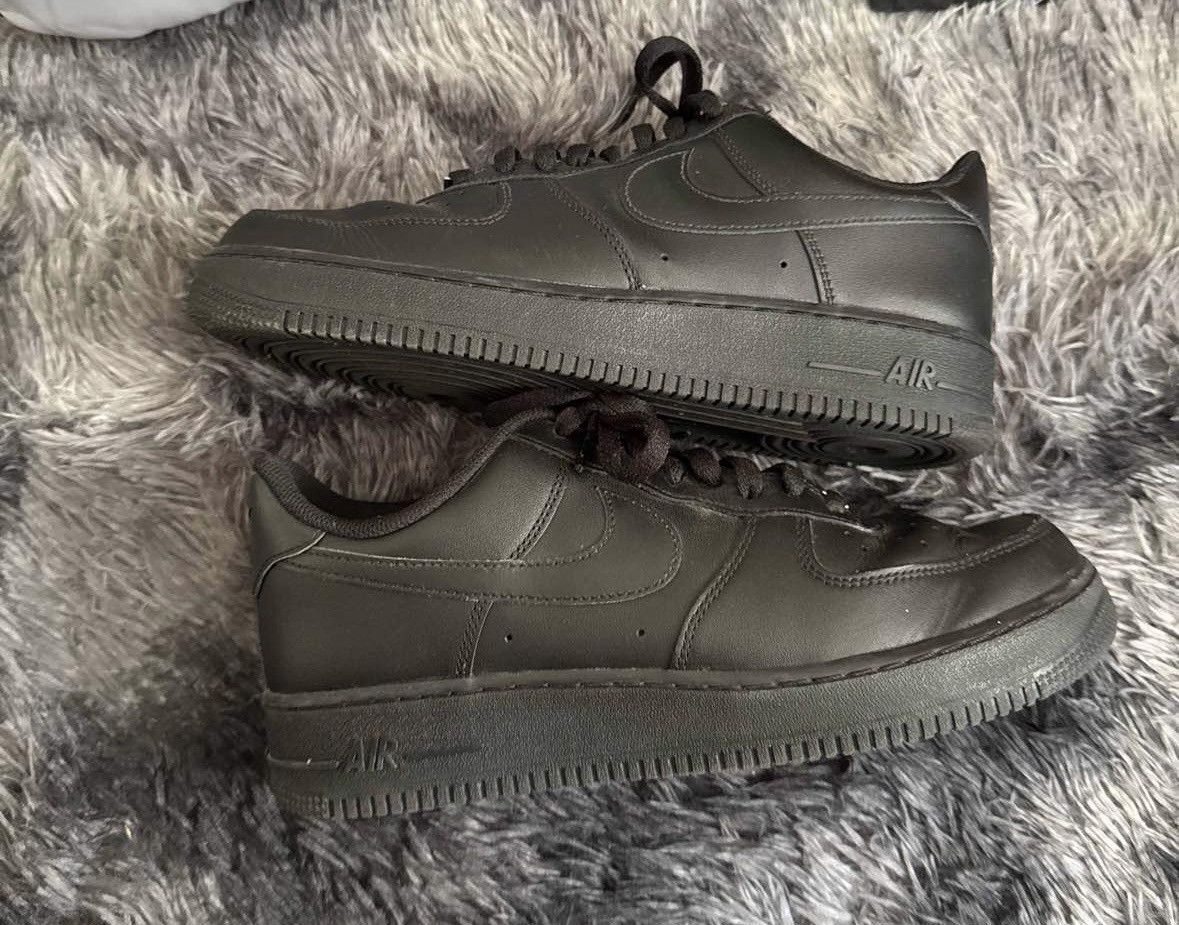 Nike Nike Air Force “Triple Black” Size US 10 / EU 43 - 2 Thumbnail