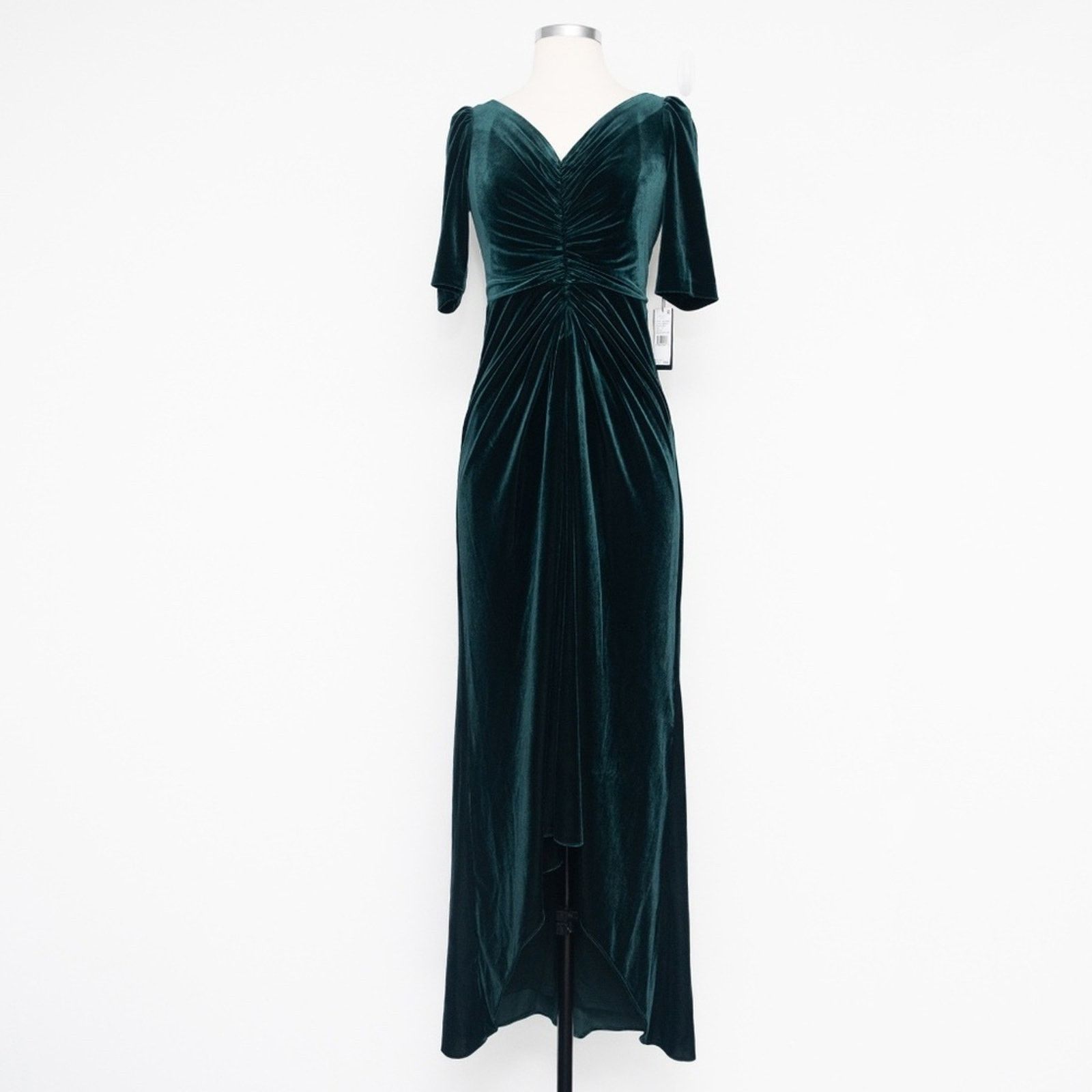 Adrianna Papell Adrianna Papell. Shirred Velvet Gown. Size XS / US 0-2 / IT 36-38 - 1 Thumbnail