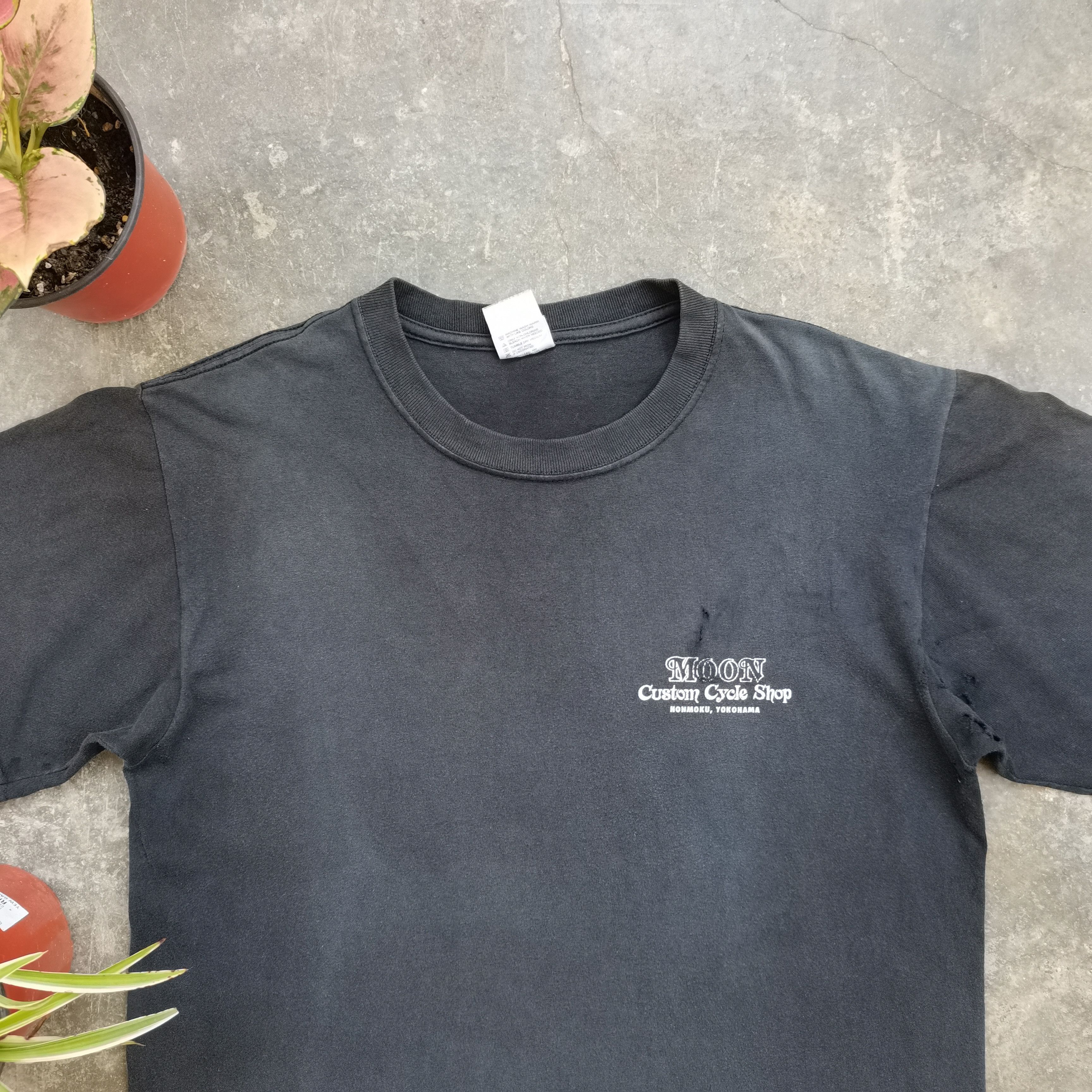 Vintage Crazy Vintage Y2k MOON EYES Distress Tee Size M Size US M / EU 48-50 / 2 - 4 Thumbnail