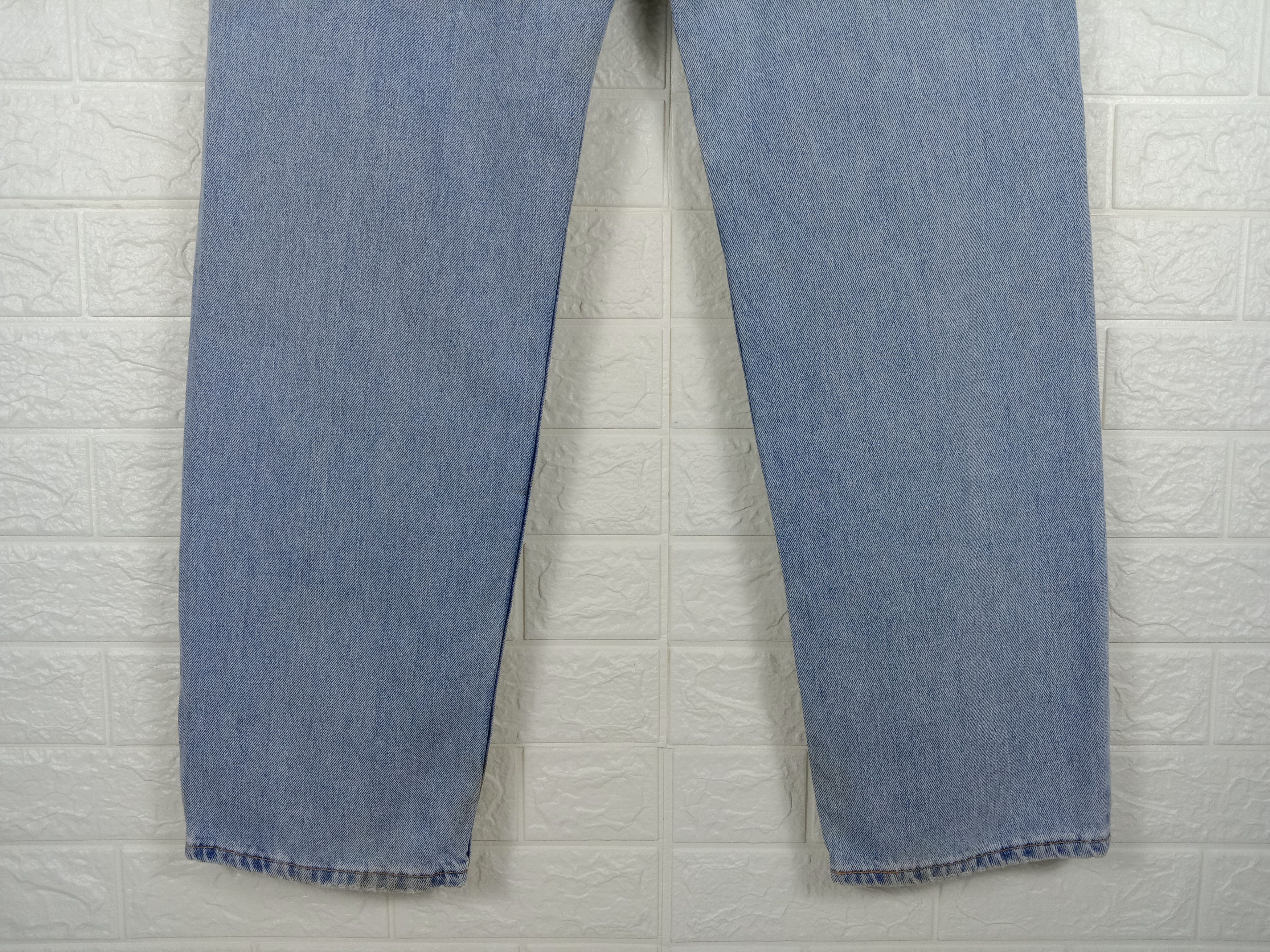 Levi's Vintage Levi's 550 Jeans Relaxed Fit Light Wash Denim Size US 33 - 8 Thumbnail