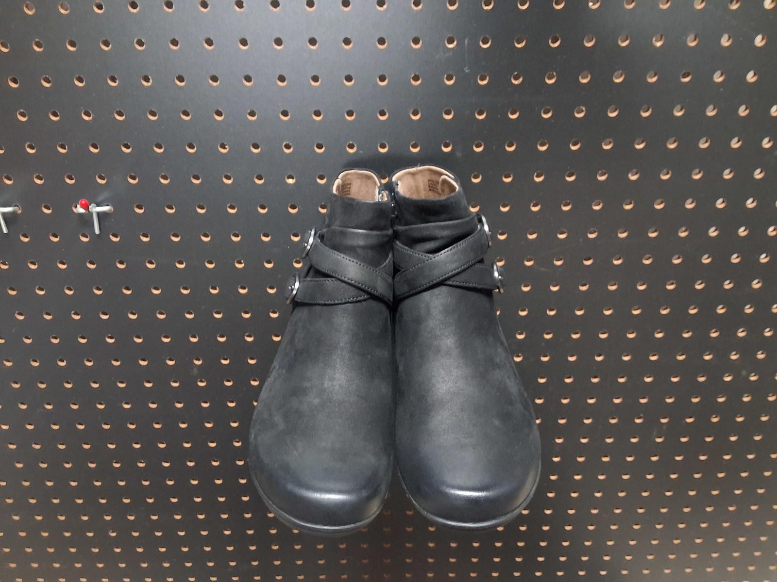 Unknown London Chic Black Ankle Boots - Grab 'Em Before They're Gone! Size US 7.5 / IT 37.5 - 5 Thumbnail