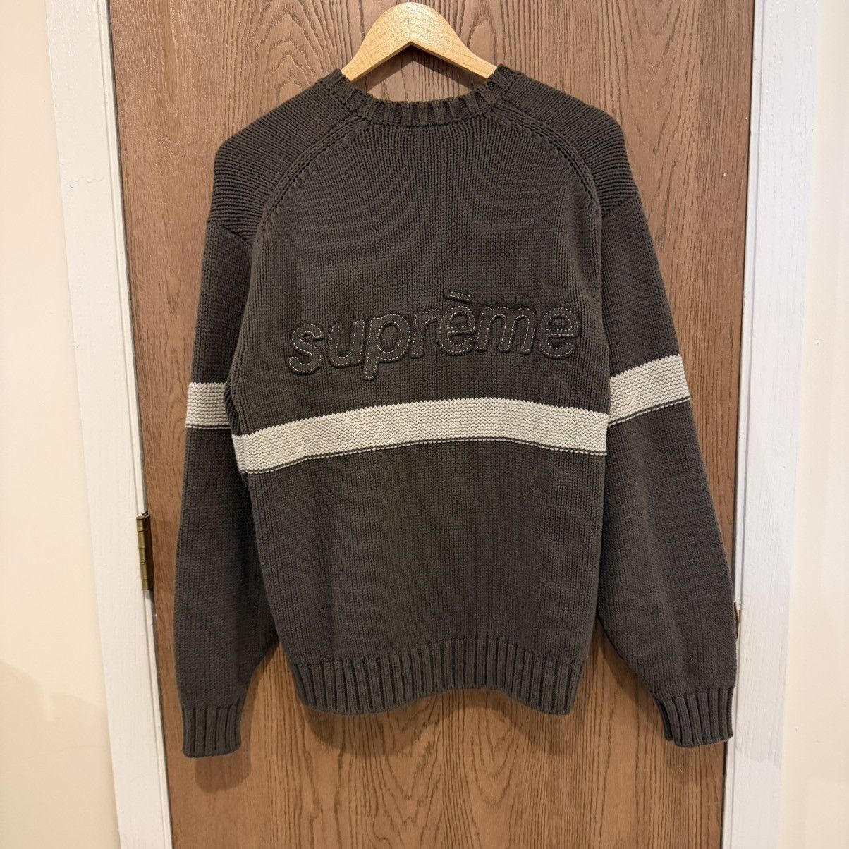 Supreme Supreme Tonal Appliqué Sweater Brown Size Small Size US S / EU 44-46 / 1 - 1 Thumbnail