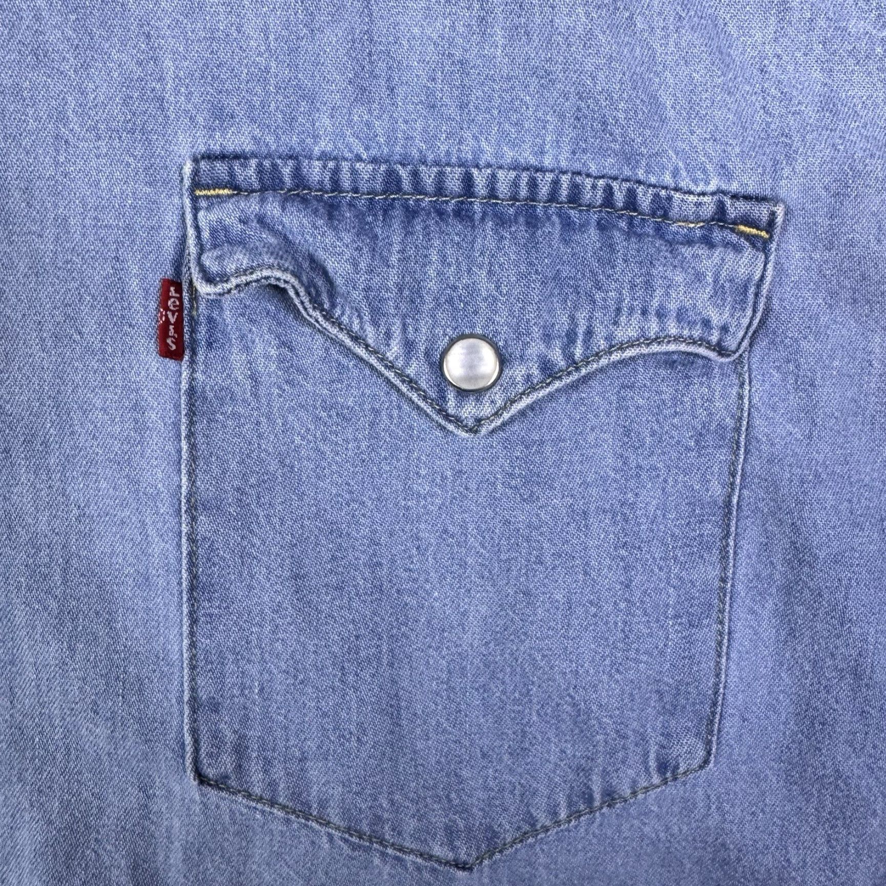 Levi's VINTAGE Levi's Denim Pearl Snap Shirt Men XL Lightwash Western 90s Grunge Cowboy Western Mens XL Blue Denim Pearl Snap Shirt Size US XL / EU 56 / 4 - 5 Thumbnail