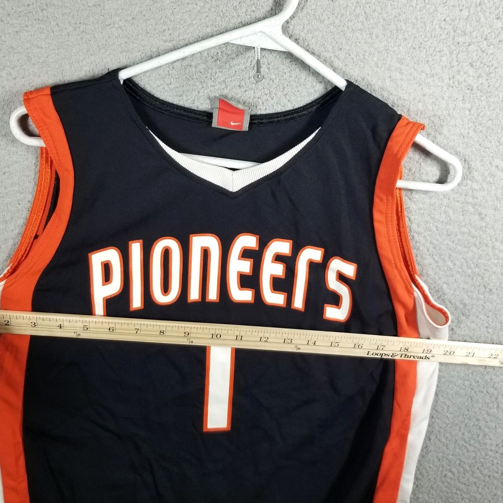 Nike VINTAGE Nike Team Pioneers Basketball Jersey Men M Tank Sleeveless V-Neck Pullover Graphic Print USA Oregon Sweat-Reduced Size US M / EU 48-50 / 2 - 7 Thumbnail