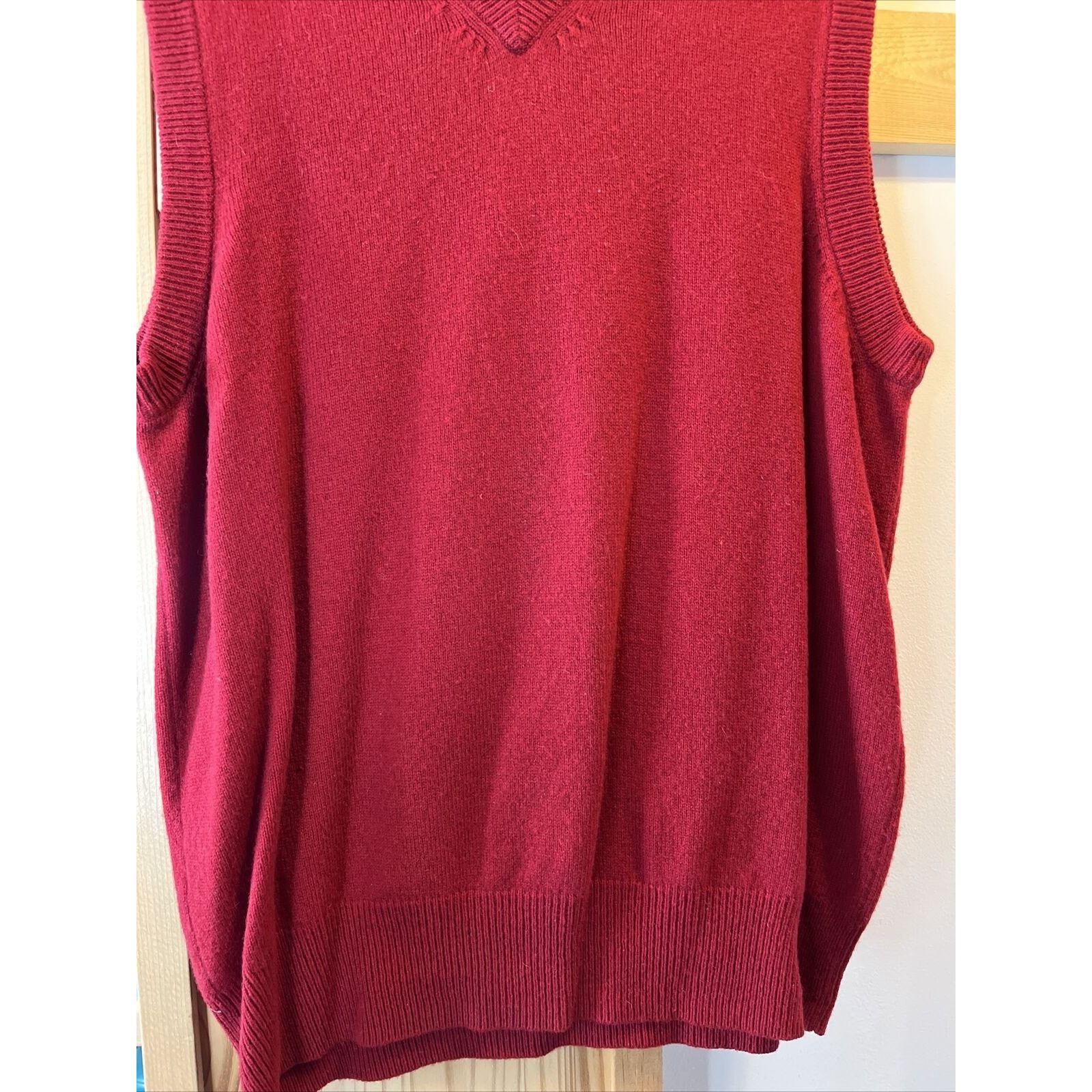 Pendleton Pendleton Vintage Men’s L Red Wool V Neck Sleeveless Sweater Size US L / EU 52-54 / 3 - 6 Thumbnail