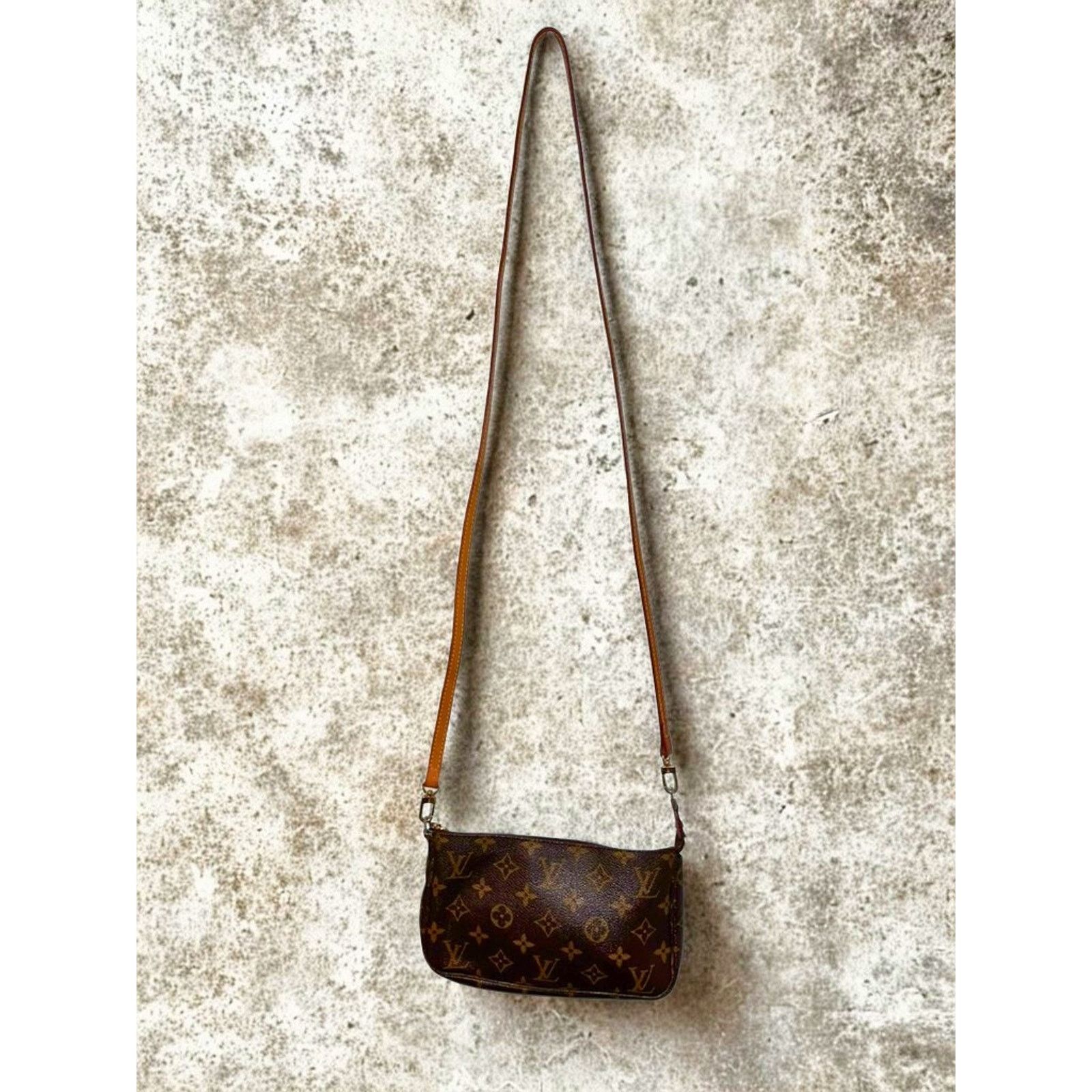 Louis Vuitton Louis Vuitton Monogram Pochette Accessories Shoulder Bag Size ONE SIZE - 4 Thumbnail