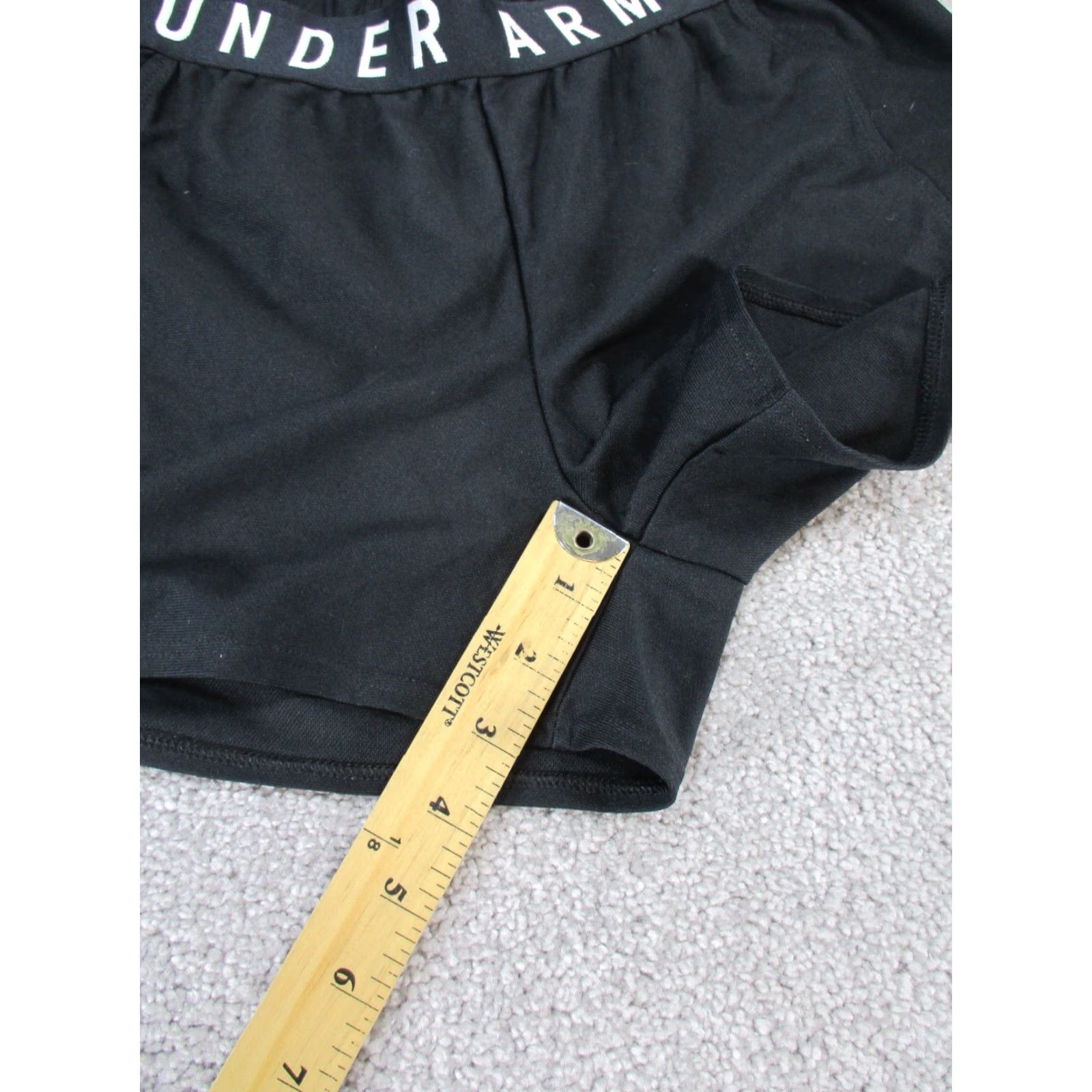 Under Armour Under Armour Shorts Womens Small Heatgear Black Lightweight Linerless Size 28" / US 6 / IT 42 - 2 Thumbnail