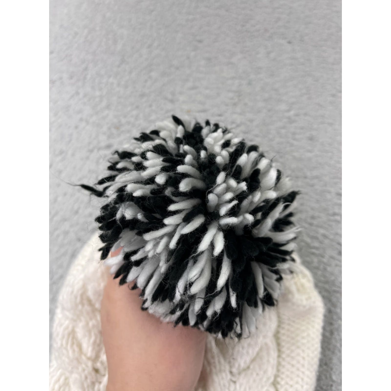 Steve Madden Steve Madden Beanie Womens One Size White Black Pom Knit Acrylic Ski Warm Knit Beanie Womens Beanie Men? Size ONE SIZE - 2 Thumbnail
