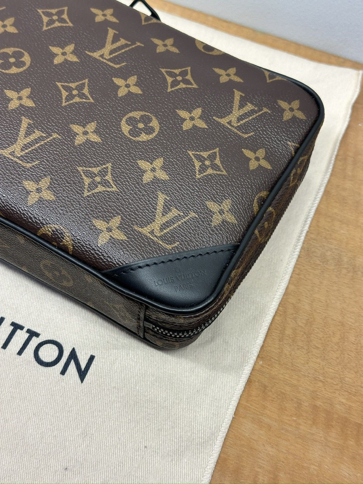Louis Vuitton Louis Vuitton Utility Front Bag Size ONE SIZE - 3 Thumbnail