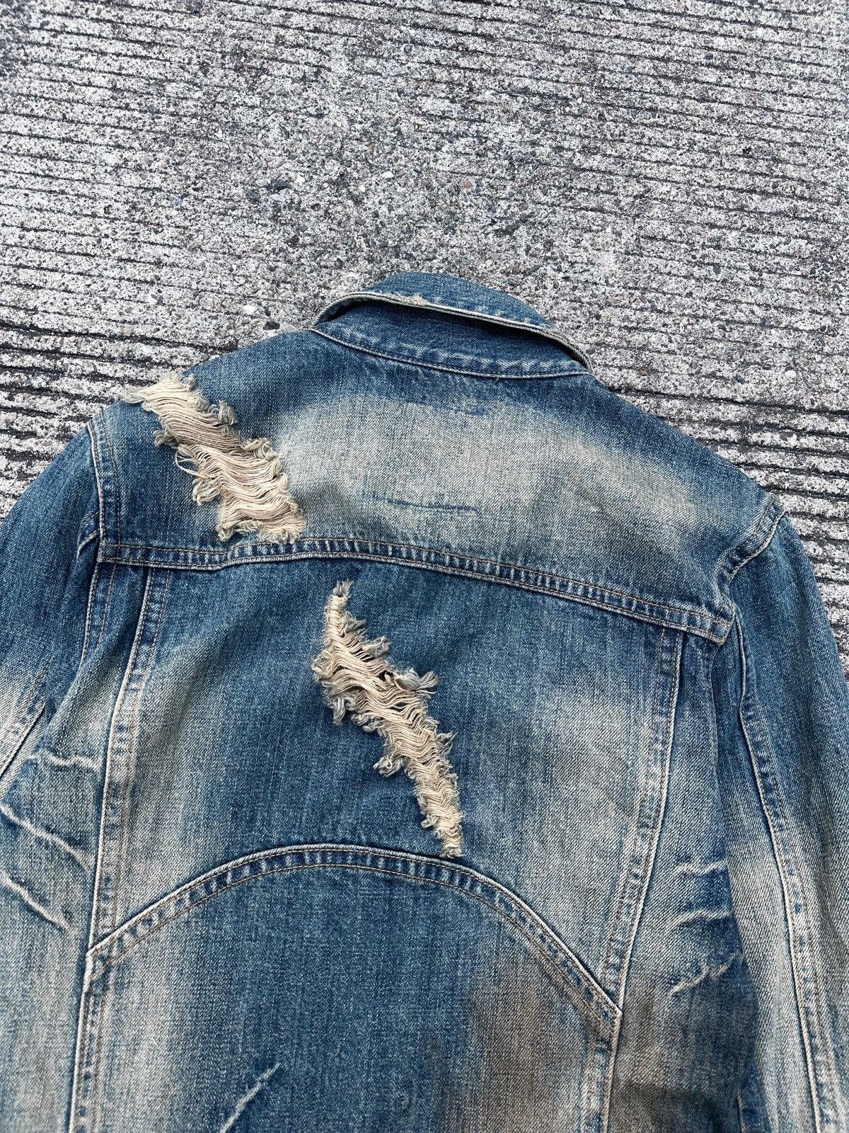If Six Was Nine × Japanese Brand × Tornado Mart 2000’s Midas Damage Washed Denim Jacket Size US L / EU 52-54 / 3 - 14 Thumbnail