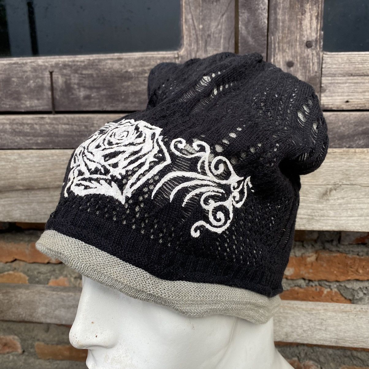 If Six Was Nine × Japanese Brand × Le Grande Bleu (L.G.B.) ROSES & TRIBAL UNIQUE BEANIE HATS Size ONE SIZE - 4 Thumbnail