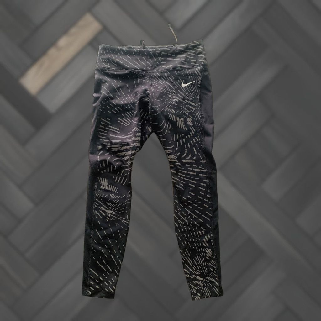 Nike VINTAGE? [No, not vintage] — Nike Leggings Women L Black Dri-FIT Reflective Fast DD6803 Full Length Athletic Running Compression Skinny Size 36" / US 14 / IT 50 - 1 Thumbnail