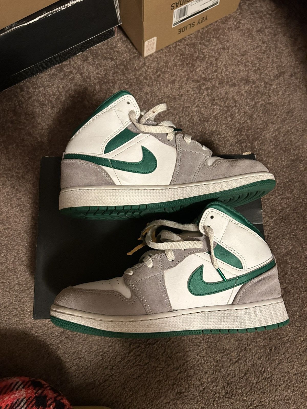 Jordan Brand × Nike Air Jordan Mid SE (GS) Size US 5.5 / EU 38 - 3 Thumbnail
