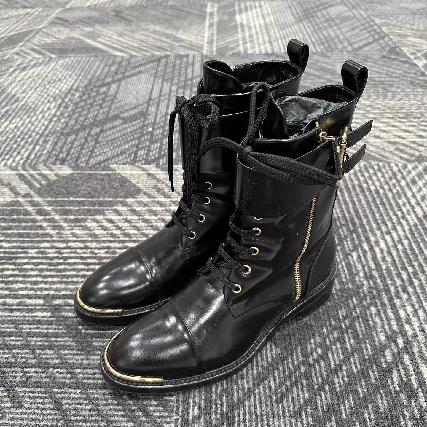 Louis Vuitton LV Leather Martin Boots 37.5 99 New 1299 Size US 7 / IT 37 - 1 Thumbnail