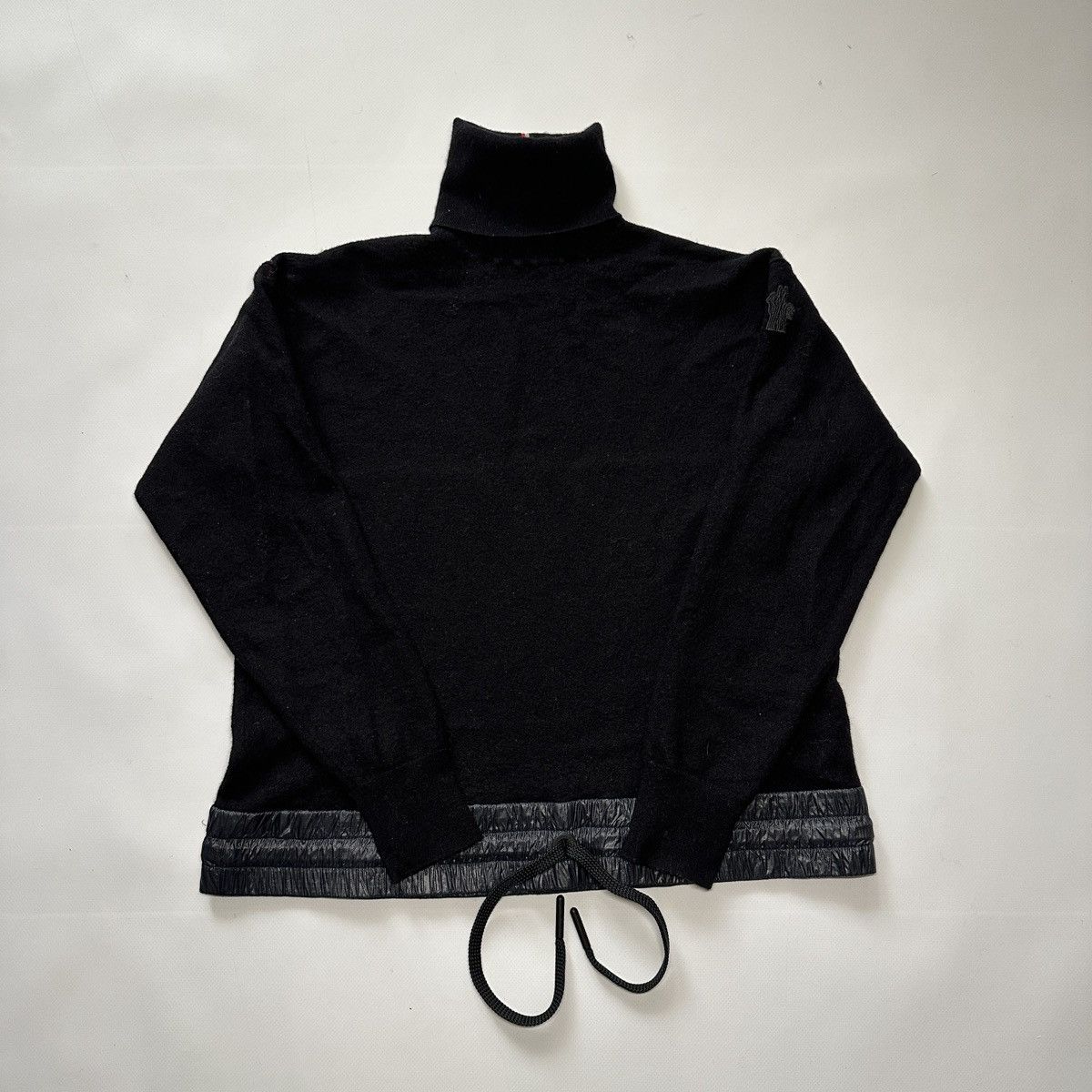 Moncler Moncler Turtleneck Sweater Drawstring Patch Size S Size S / US 4 / IT 40 - 1 Thumbnail