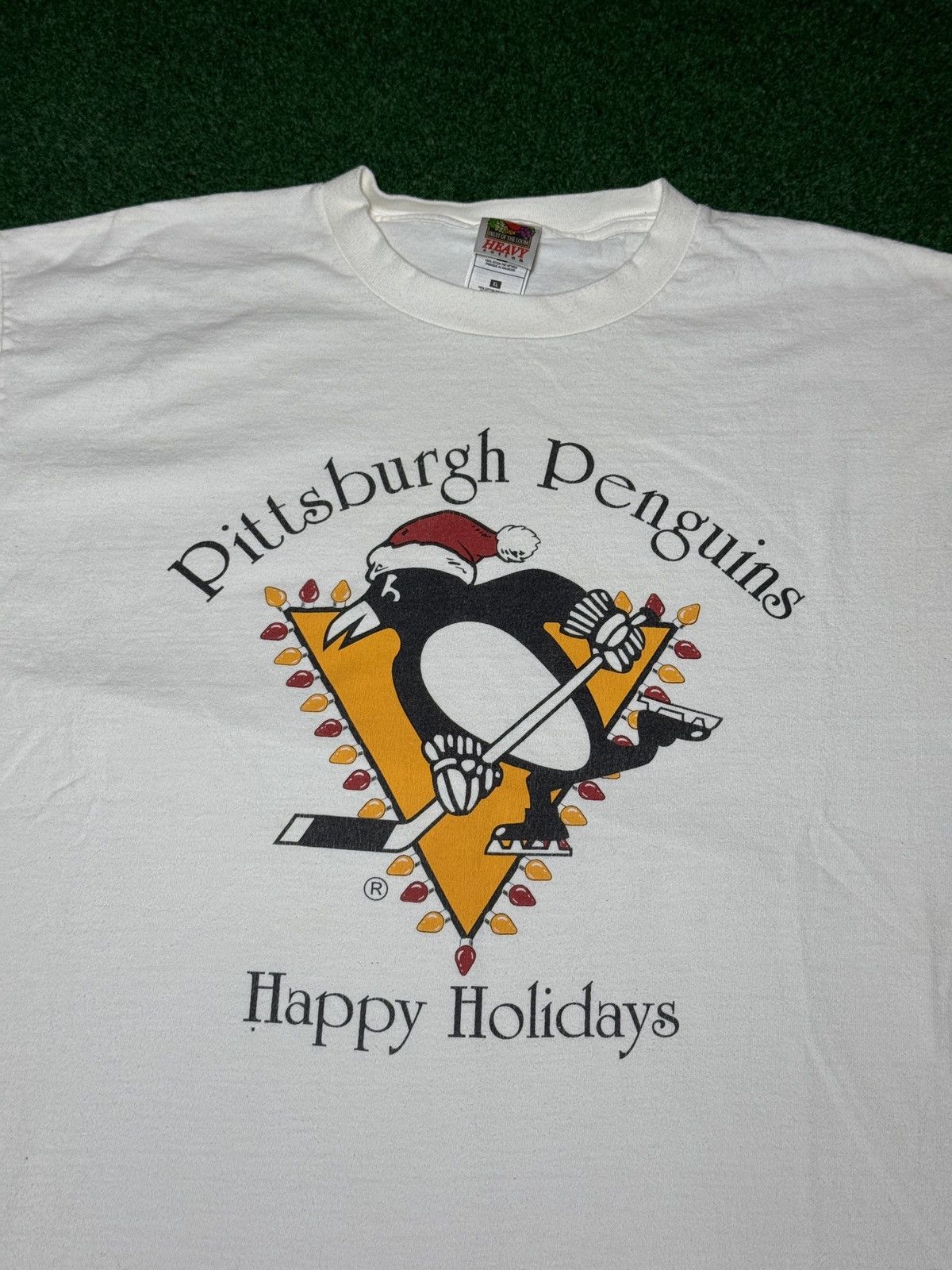 Fruit Of The Loom 90s Pittsburgh Penguins Happy Holidays Santa Hat XL T Shirt Size US XL / EU 56 / 4 - 2 Thumbnail