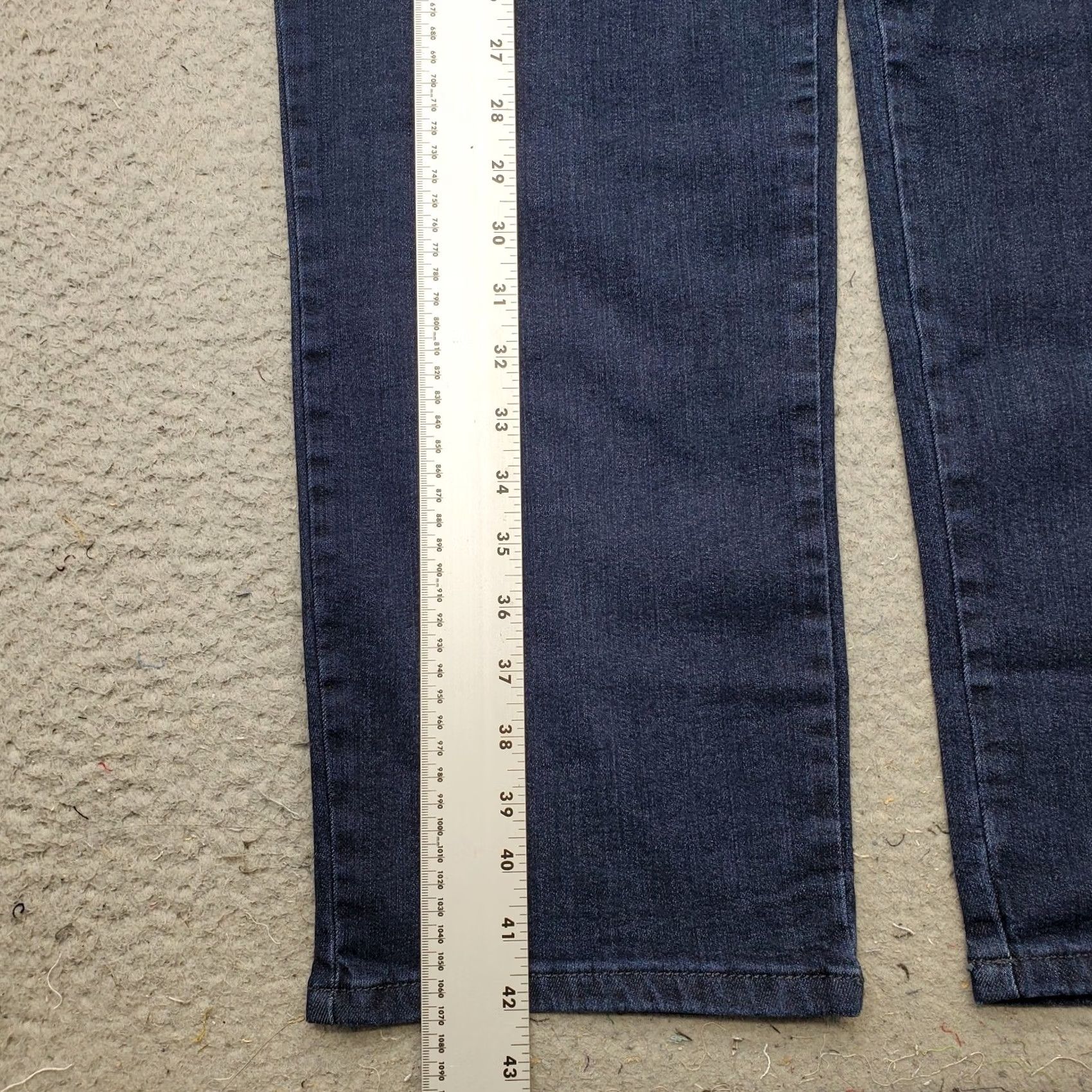 Gloria Vanderbilt Gloria Vanderbilt Womens 12 Blue Denim Straight Jeans Amanda Stretch Slimming 5-Pocket Design Regular Inseam 30.75" 32 Waist NWT Mens? Size 34" / US 12 / IT 48 - 3 Thumbnail