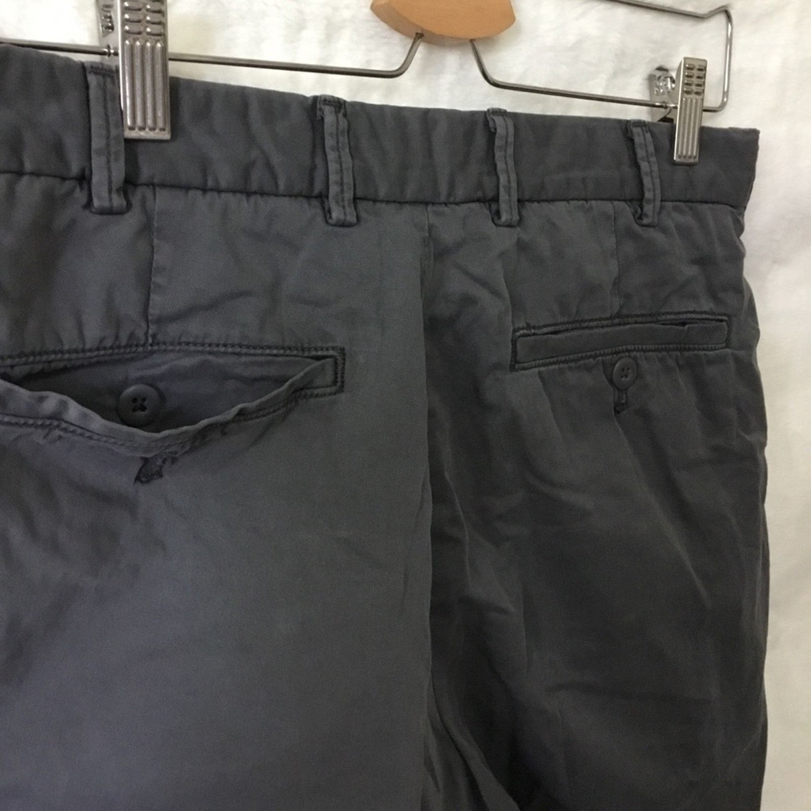 Uniqlo Uniqlo Men's Charcoal Gray Flat-Front Shorts Size US 28 / EU 44 - 10 Thumbnail