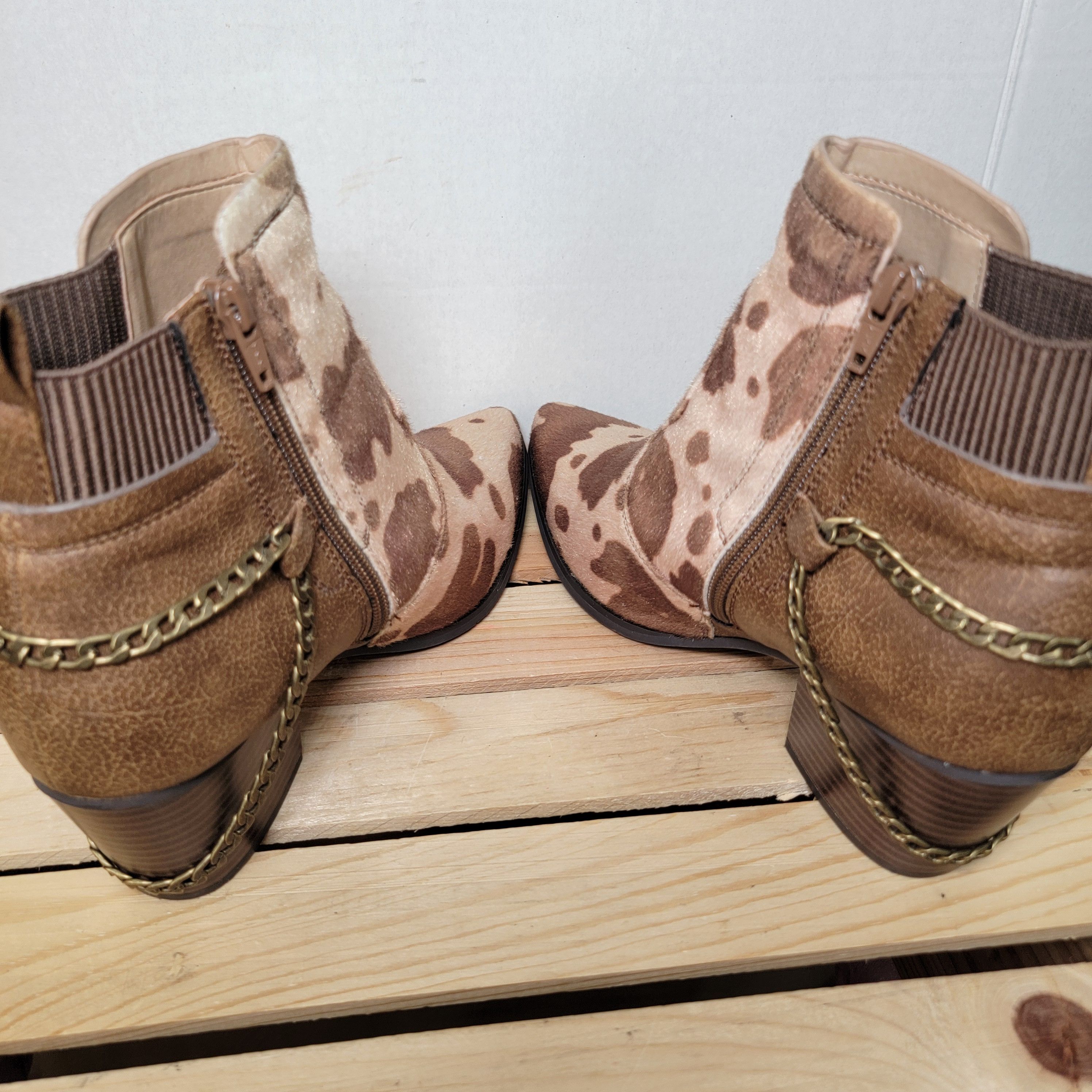 Other Comfort EST. 1946 Ankle Boots Faux Cow Hide Med Heel - 9W Size US 9 / IT 39 - 5 Thumbnail