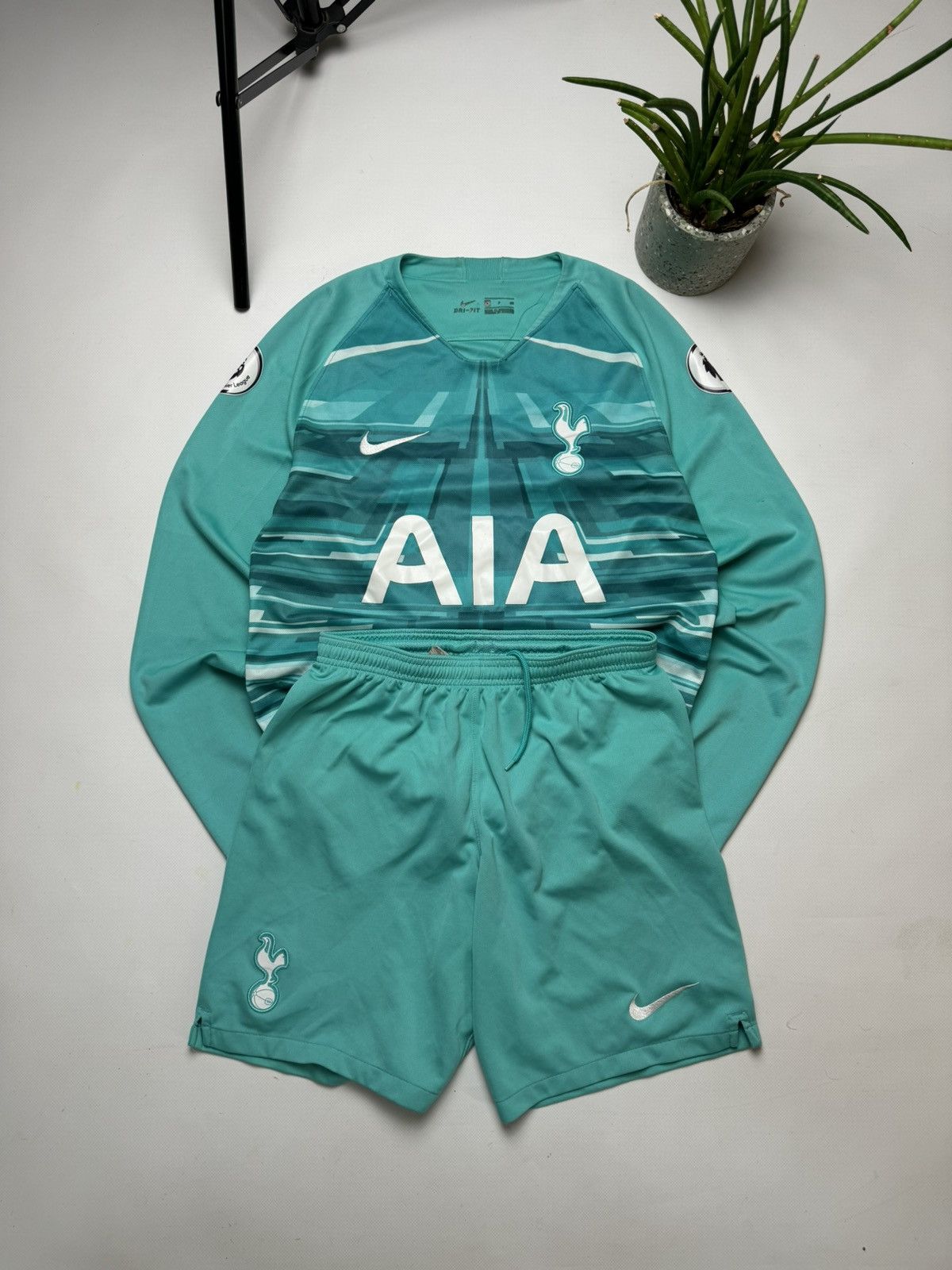 Rare Tottenham Nike LLORIS soccer jersey + shorts