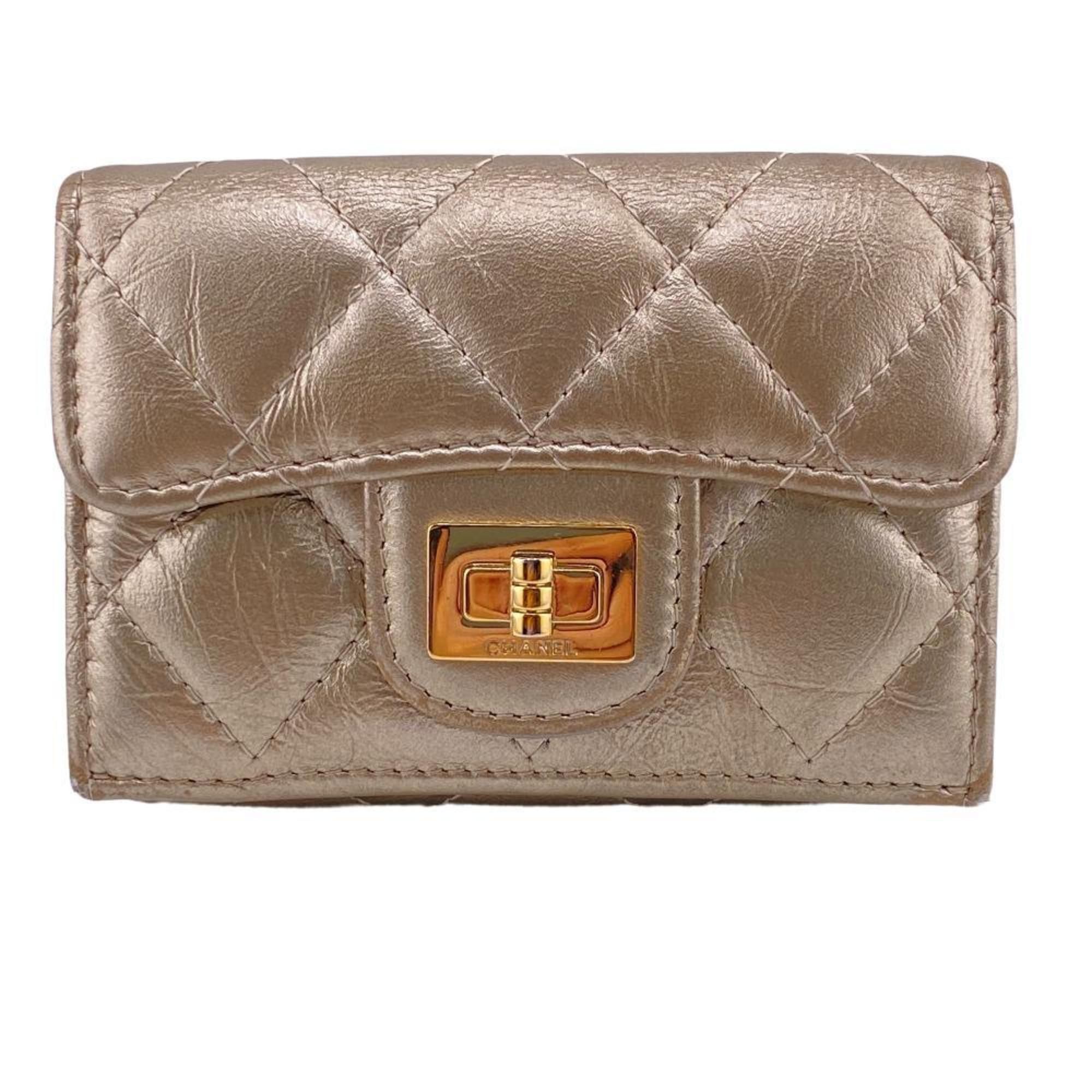 image of Chanel Matelassé Wallet in Gold, Women's