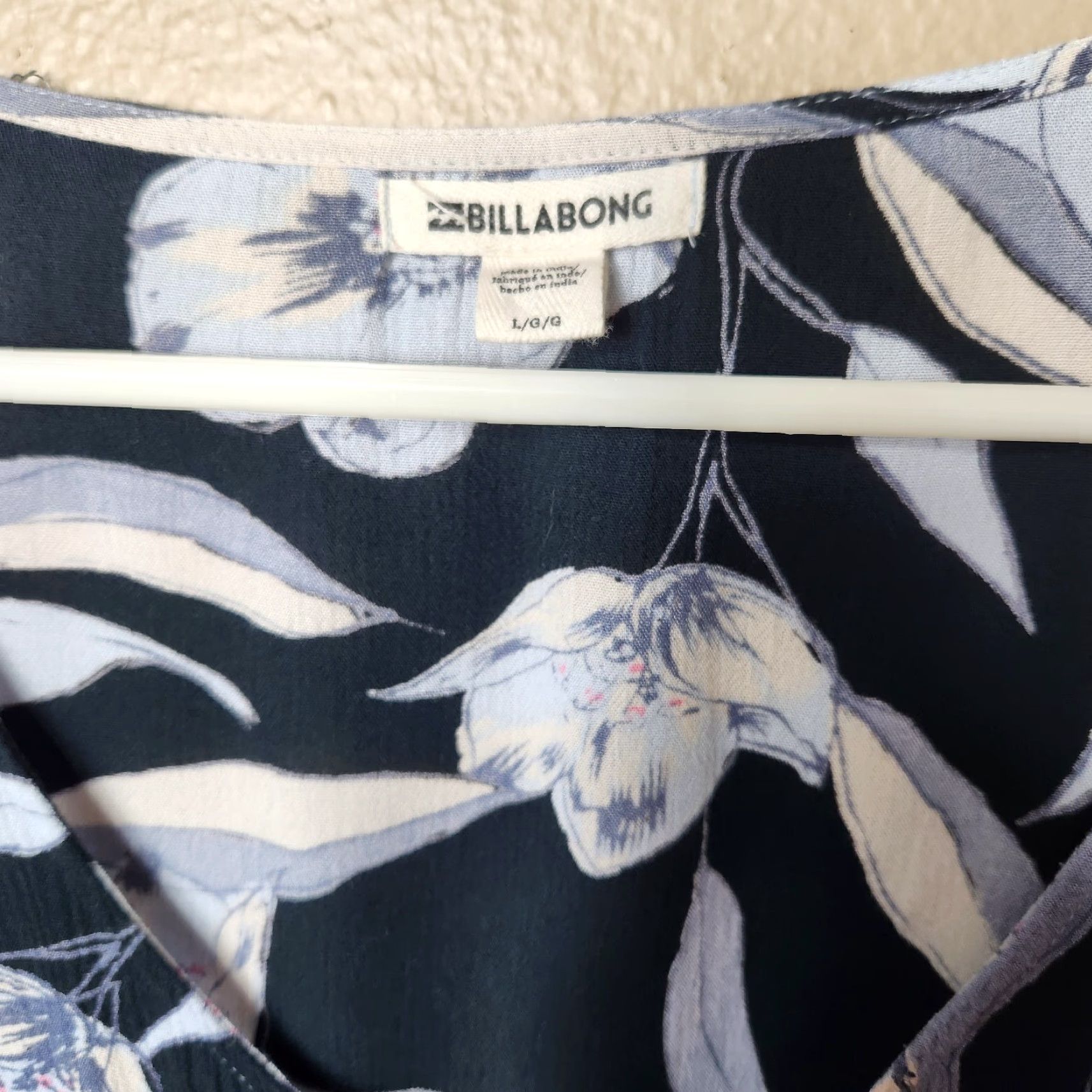 Billabong Billabong Pretty Daylight LS Cropped Flare Sleeve Floral Buttonfront Top-Size L Size L / US 10 / IT 46 - 6 Thumbnail