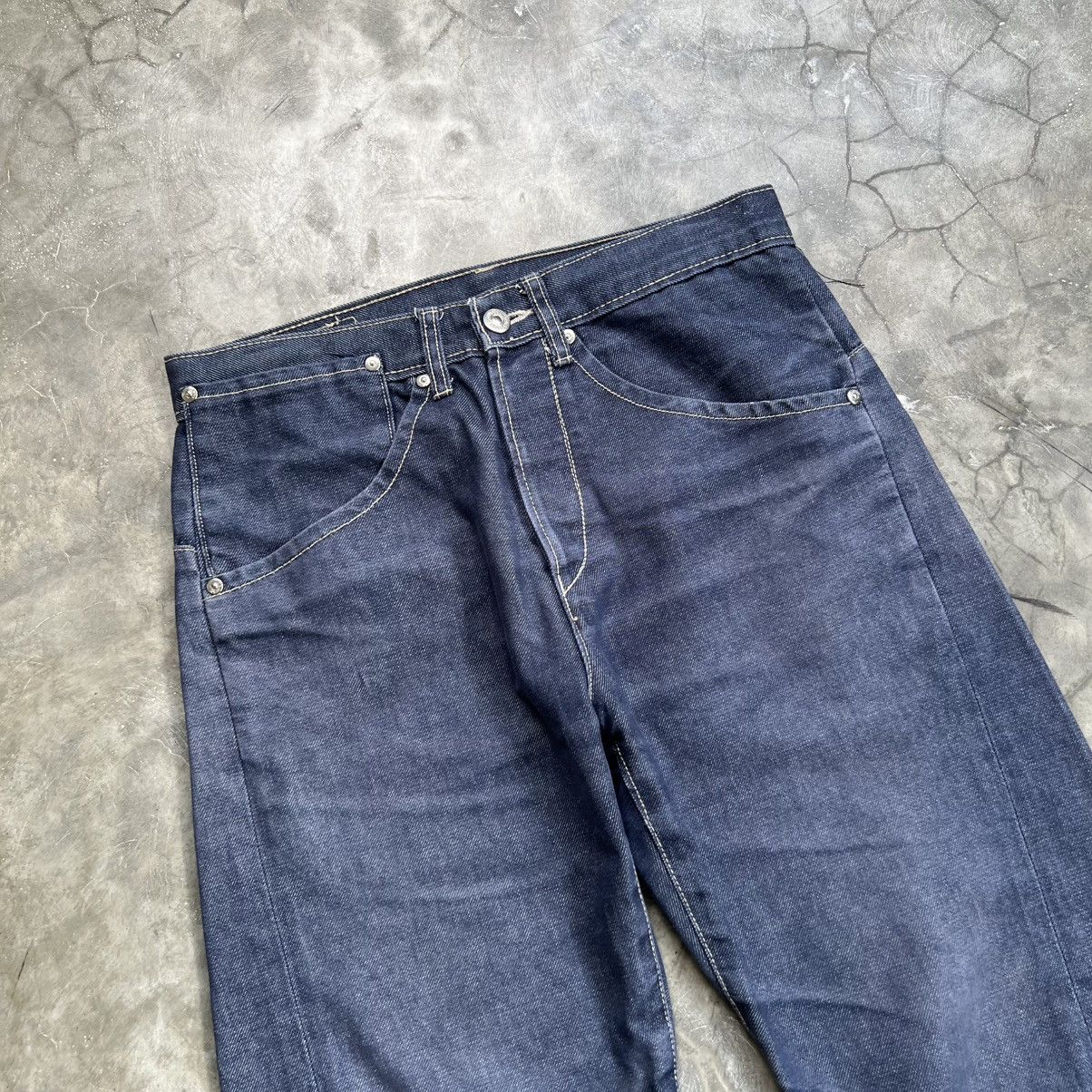 Levi's Vintage Levi’s Engineered Distreesed Jeans Size US 29 - 3 Thumbnail