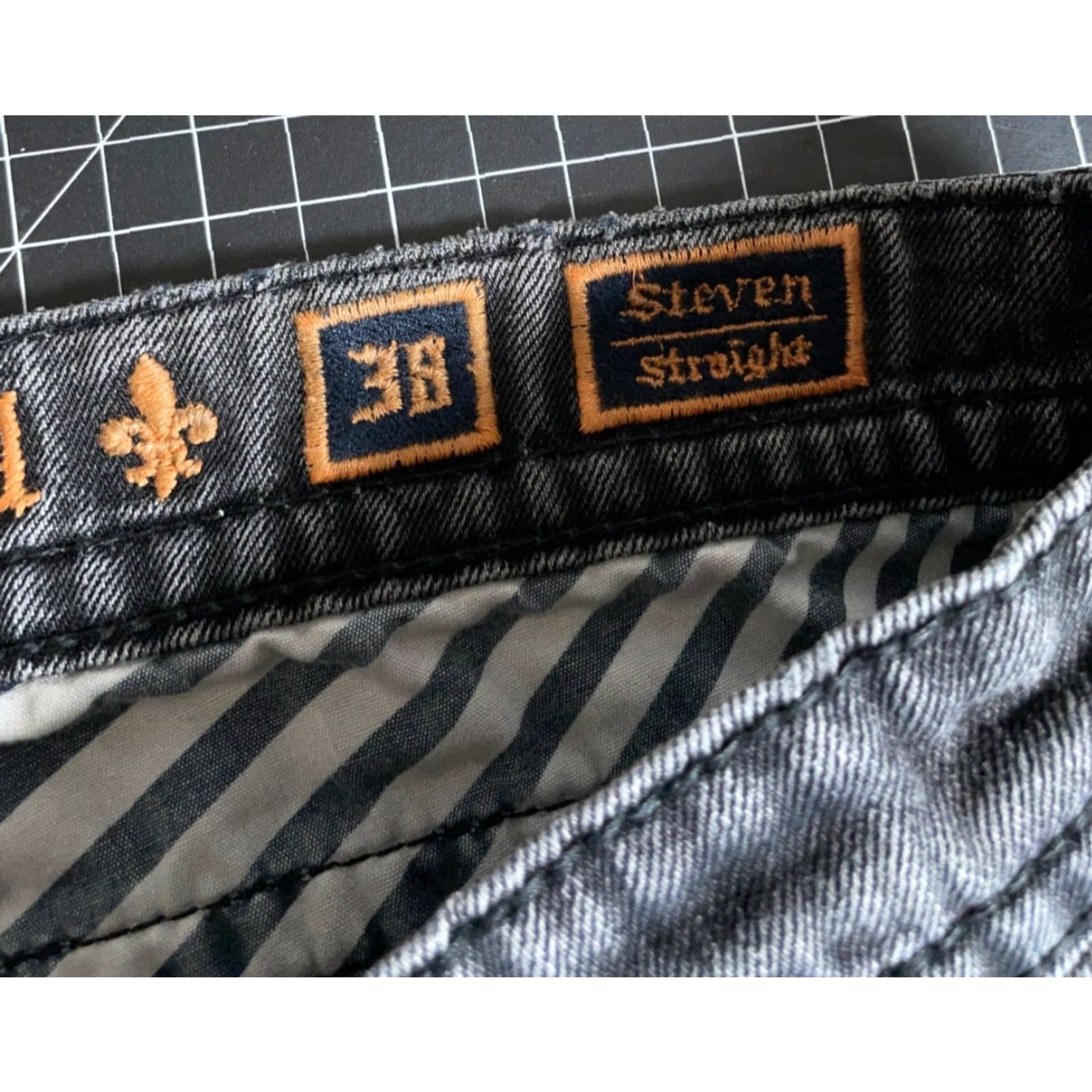 Vintage VINTAGE Rock Revival Jeans Straight Men 38 x 31 Black Denim 5-Pocket Flap Pocket Slim Straight Rise Mid 90s Rock Size US 32 / EU 48 - 4 Thumbnail