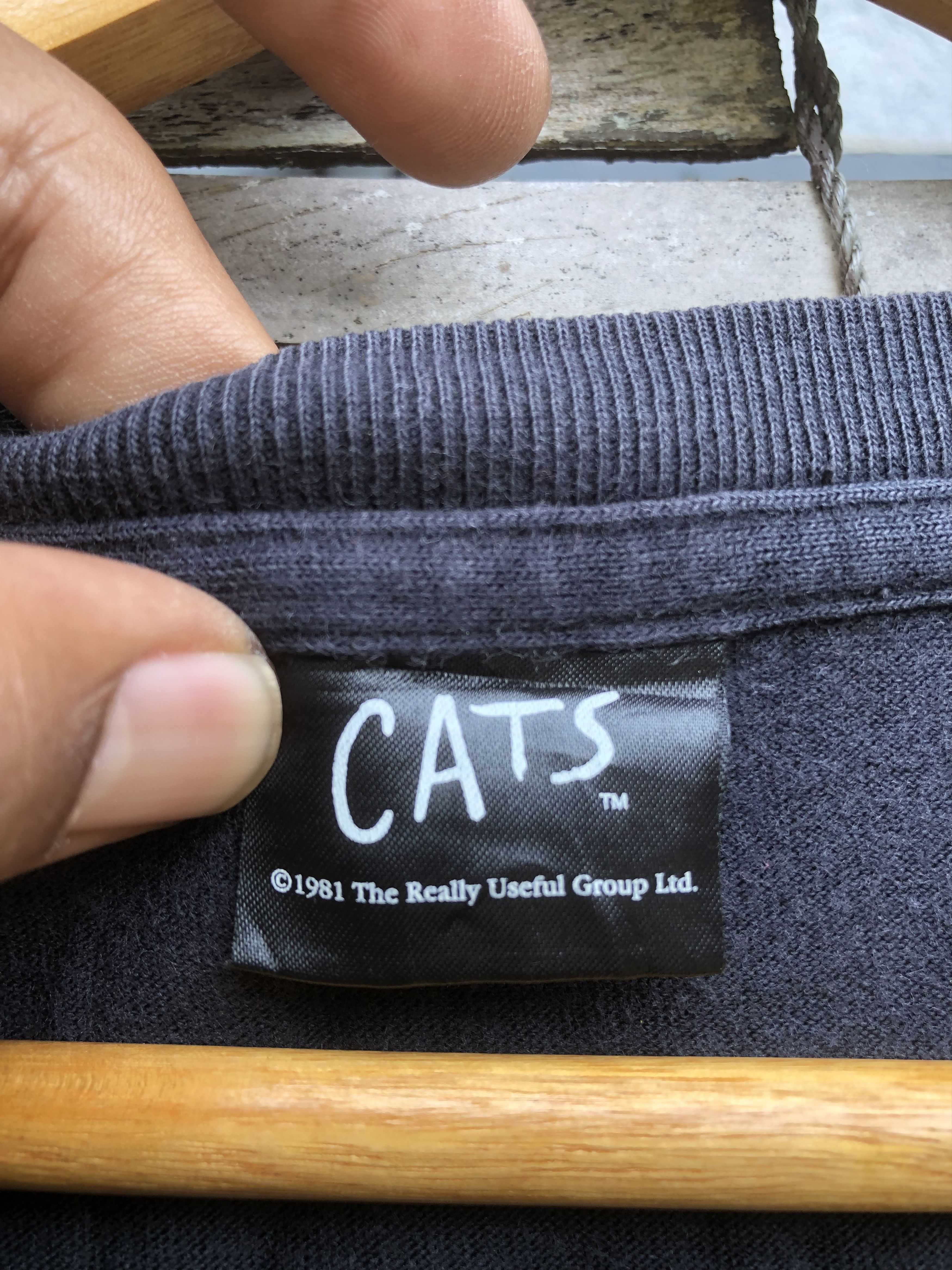Vintage Vintage Sunfaded Cats Musical Fantasy Film Tshirt Size US M / EU 48-50 / 2 - 8 Thumbnail