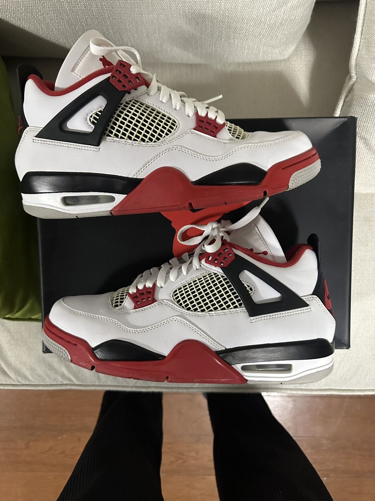 Nike Jordan 4 retro fire red (2020) Size US 10 / EU 43 - 2 Thumbnail