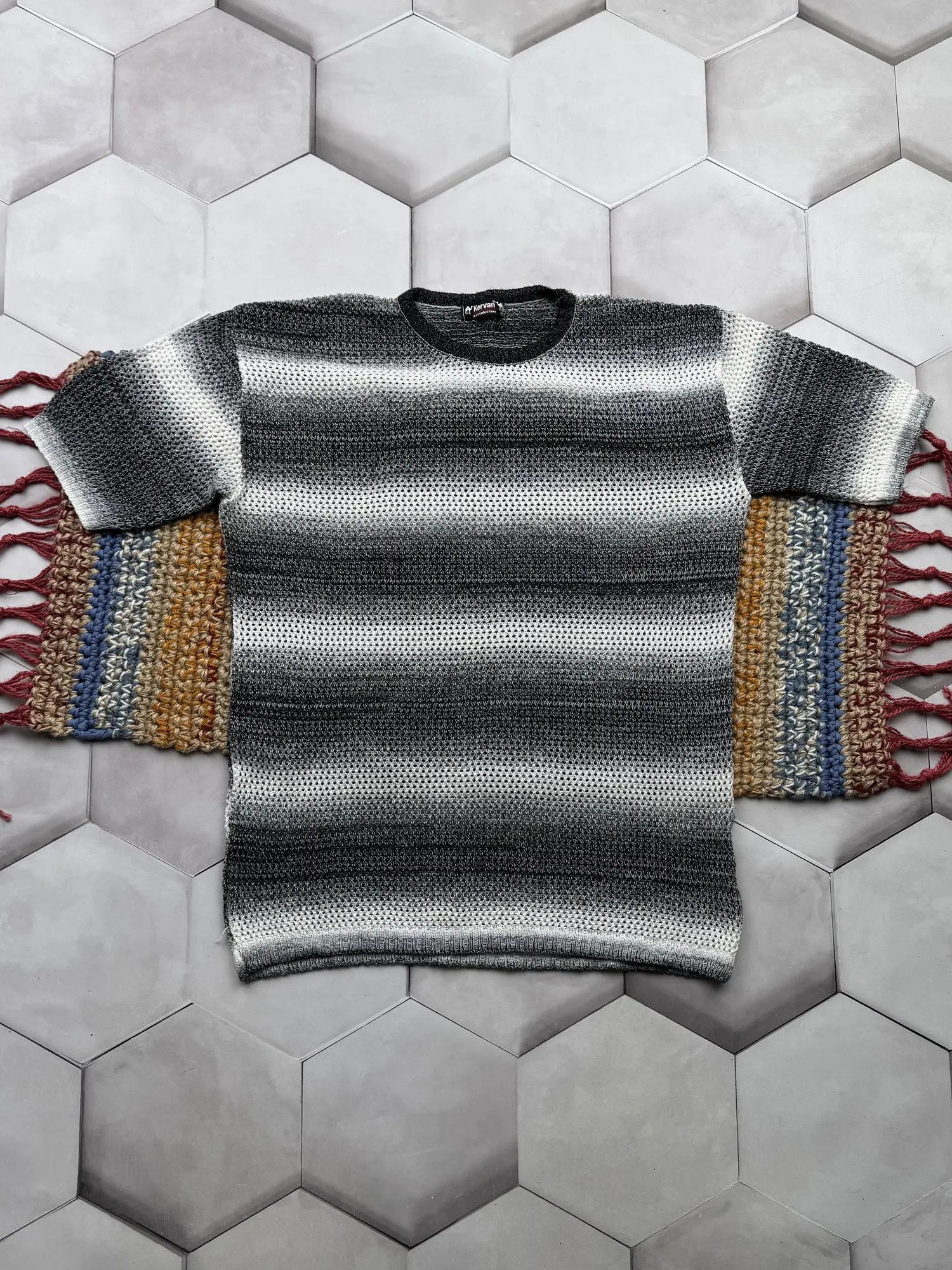 Japanese Brand Vintage Gradient Mesh T-Shirt(E4) Size US S / EU 44-46 / 1 - 1 Thumbnail