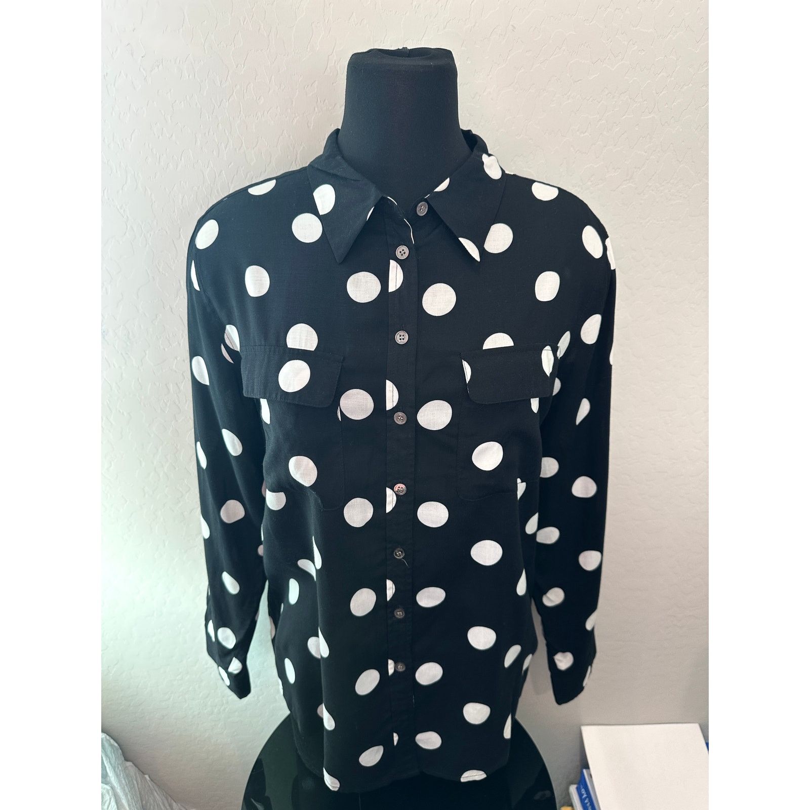 Vince Camuto VINCE CAMUTO Black Polka Dot Button Front Long Sleeve Shirt Size M / US 6-8 / IT 42-44 - 2 Thumbnail